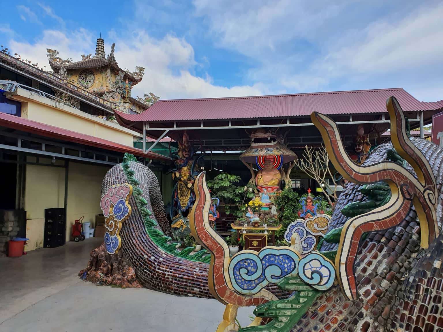 justfly chua linh phuoc chua ve chai da lat