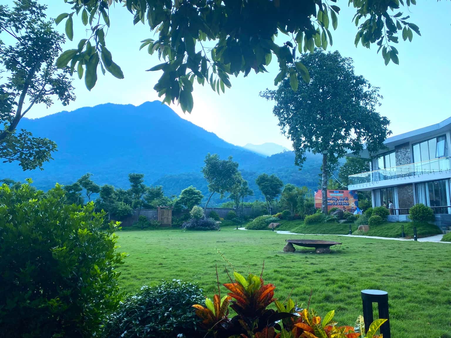 justfly nha san the night tam son retreat ba vi