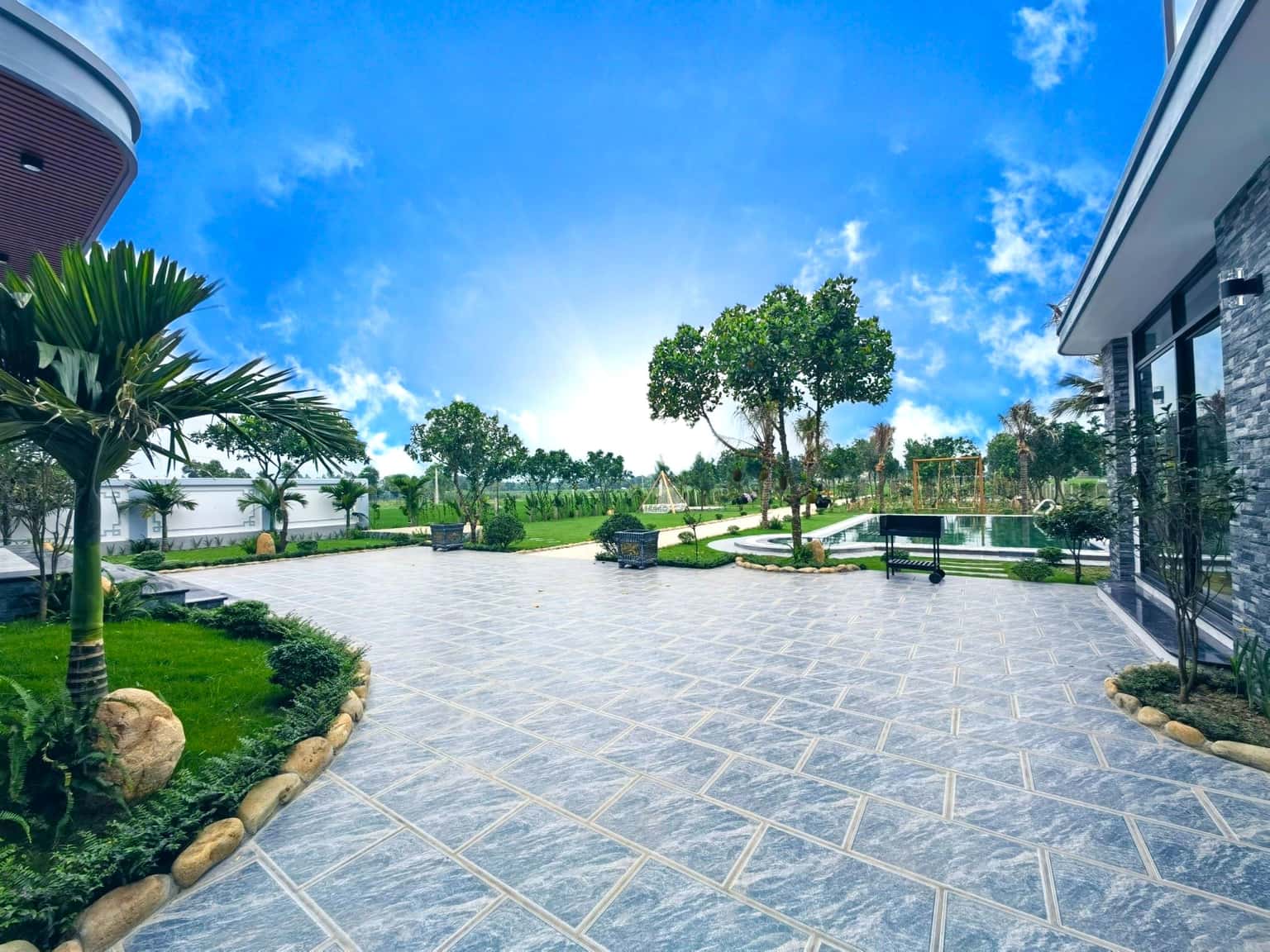 Spacious garden