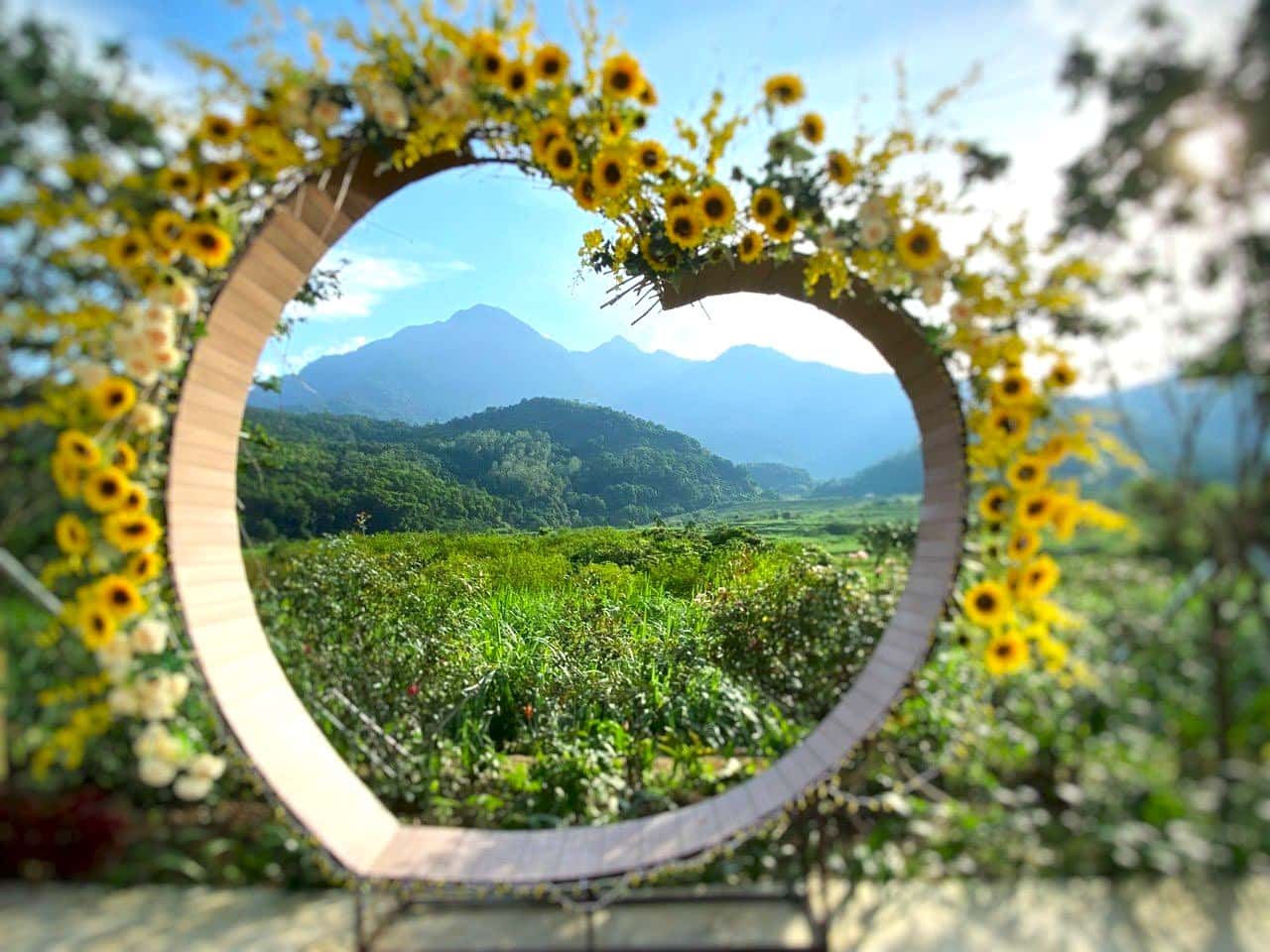 Heart-shaped check-in gate