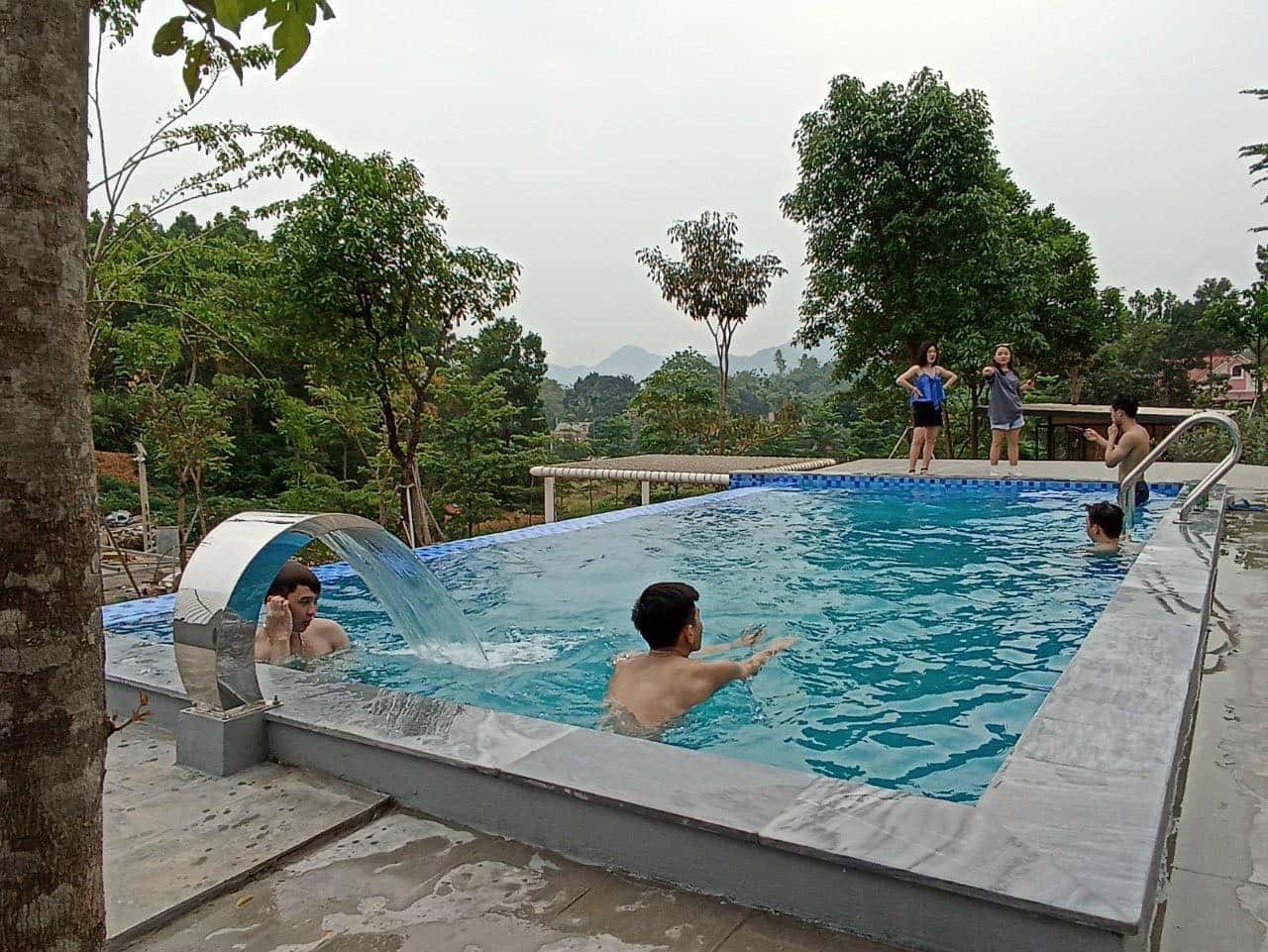 Bể bơi chung