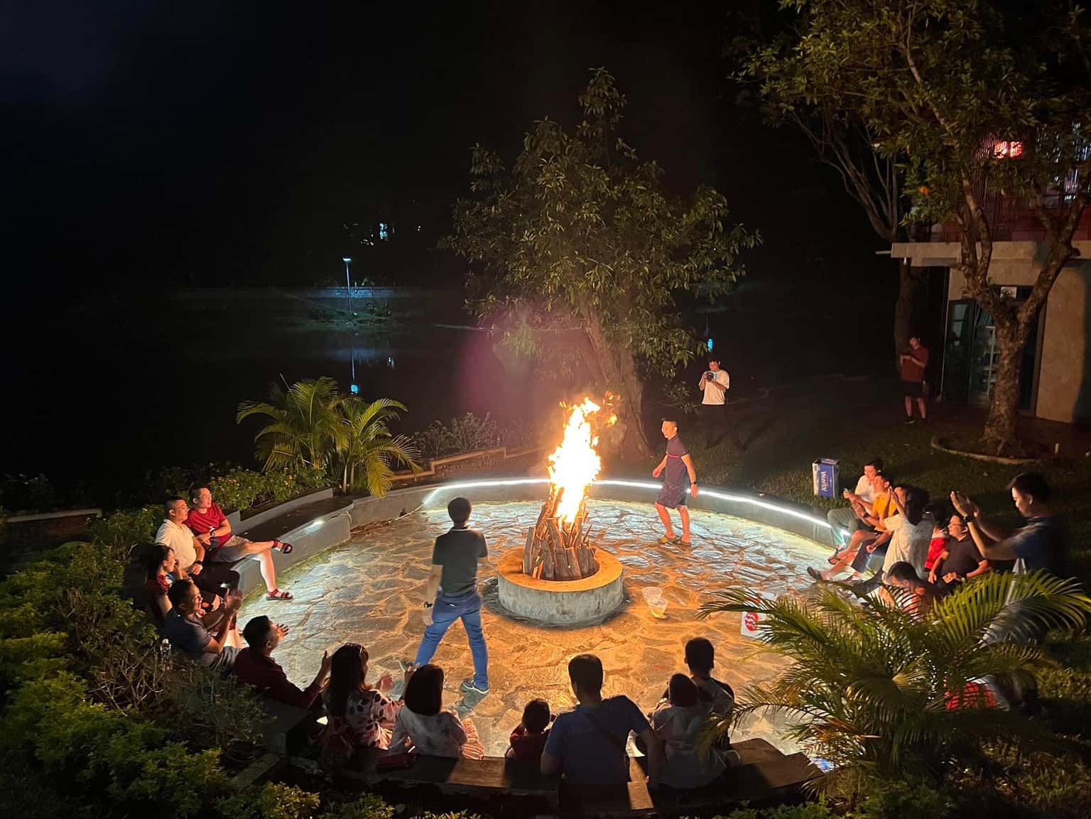 Đốt lửa trại