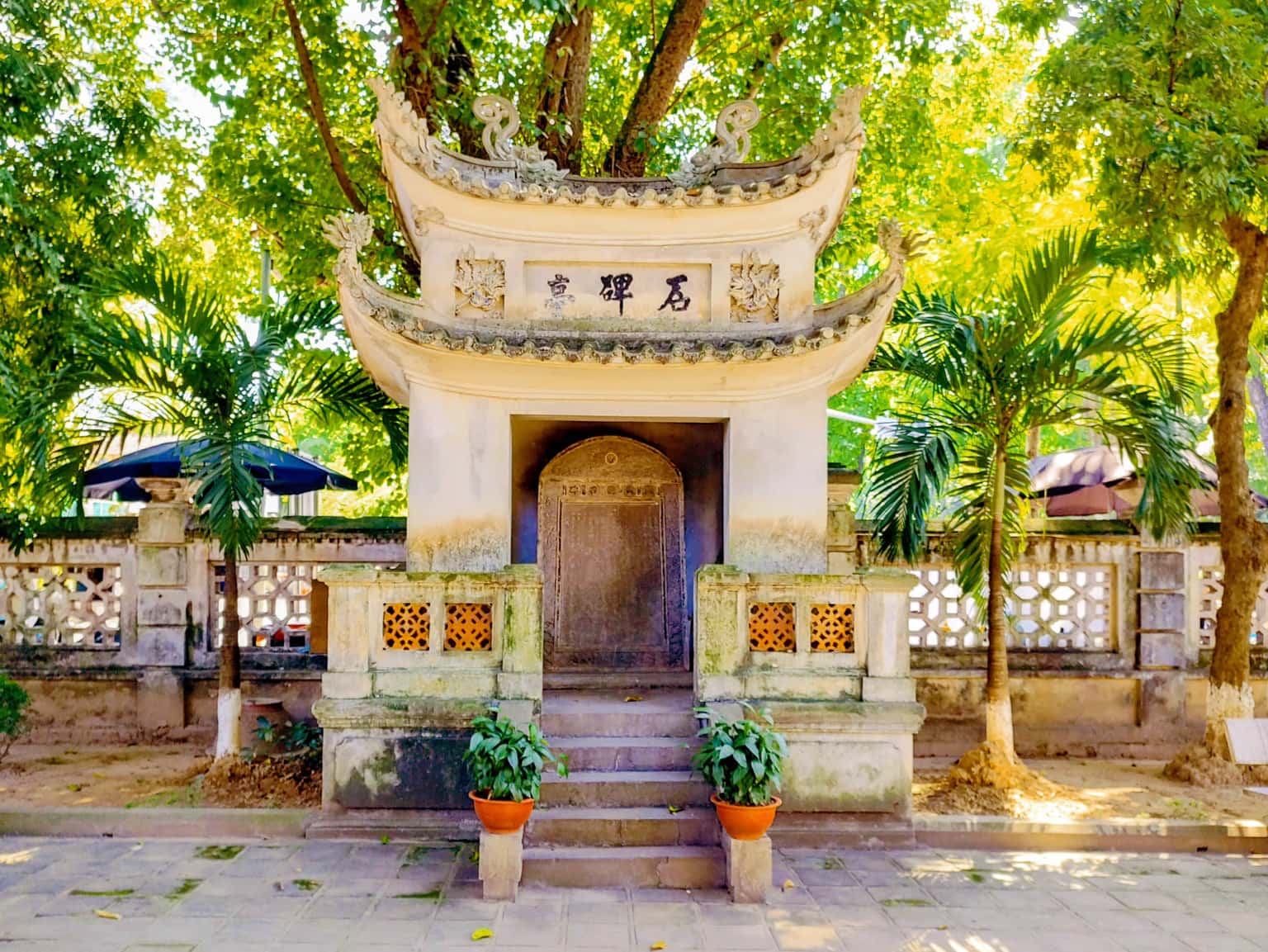 justfly den quan thanh hanoi