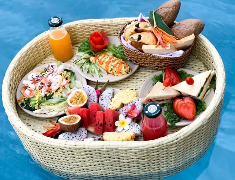 Khay nổi bể bơi
