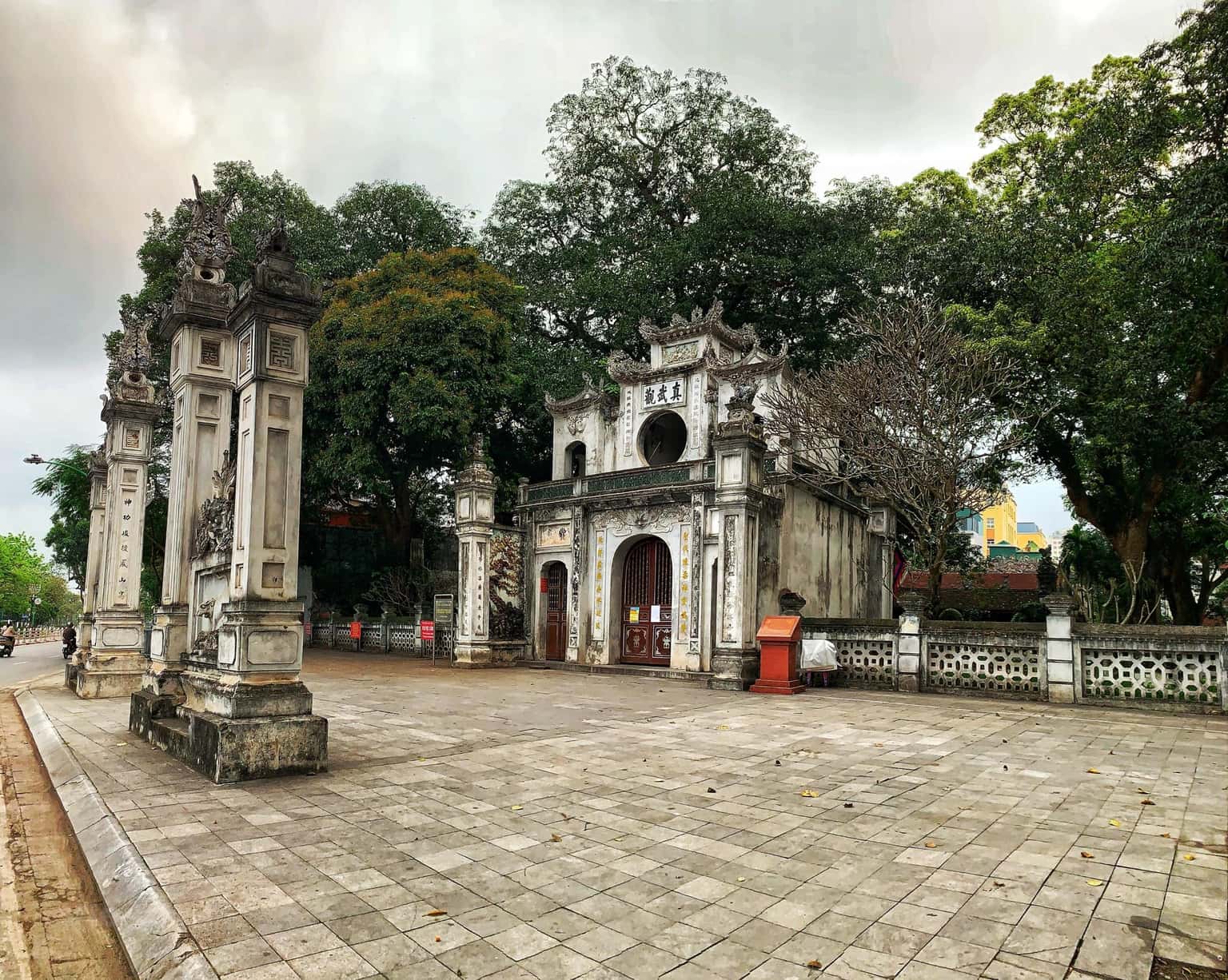 den quan thanh ba dinh dia diem du lich ha noi atthan39 