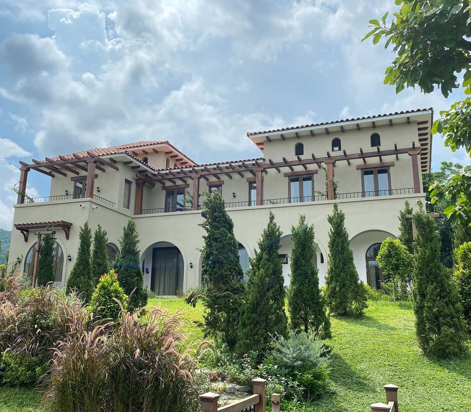 The Candy Retreat, Hoà Bình