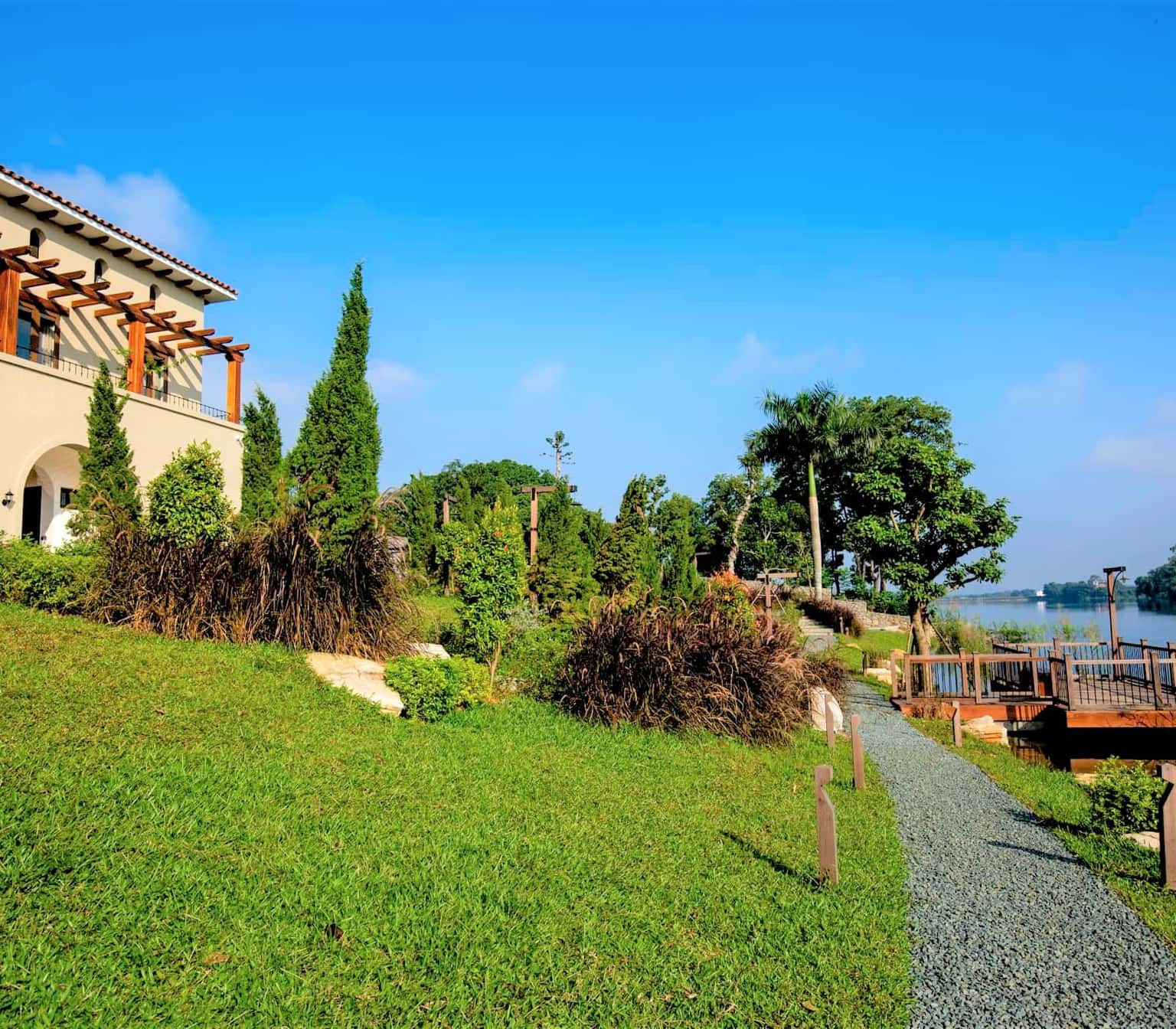 The Candy Retreat, Hoà Bình