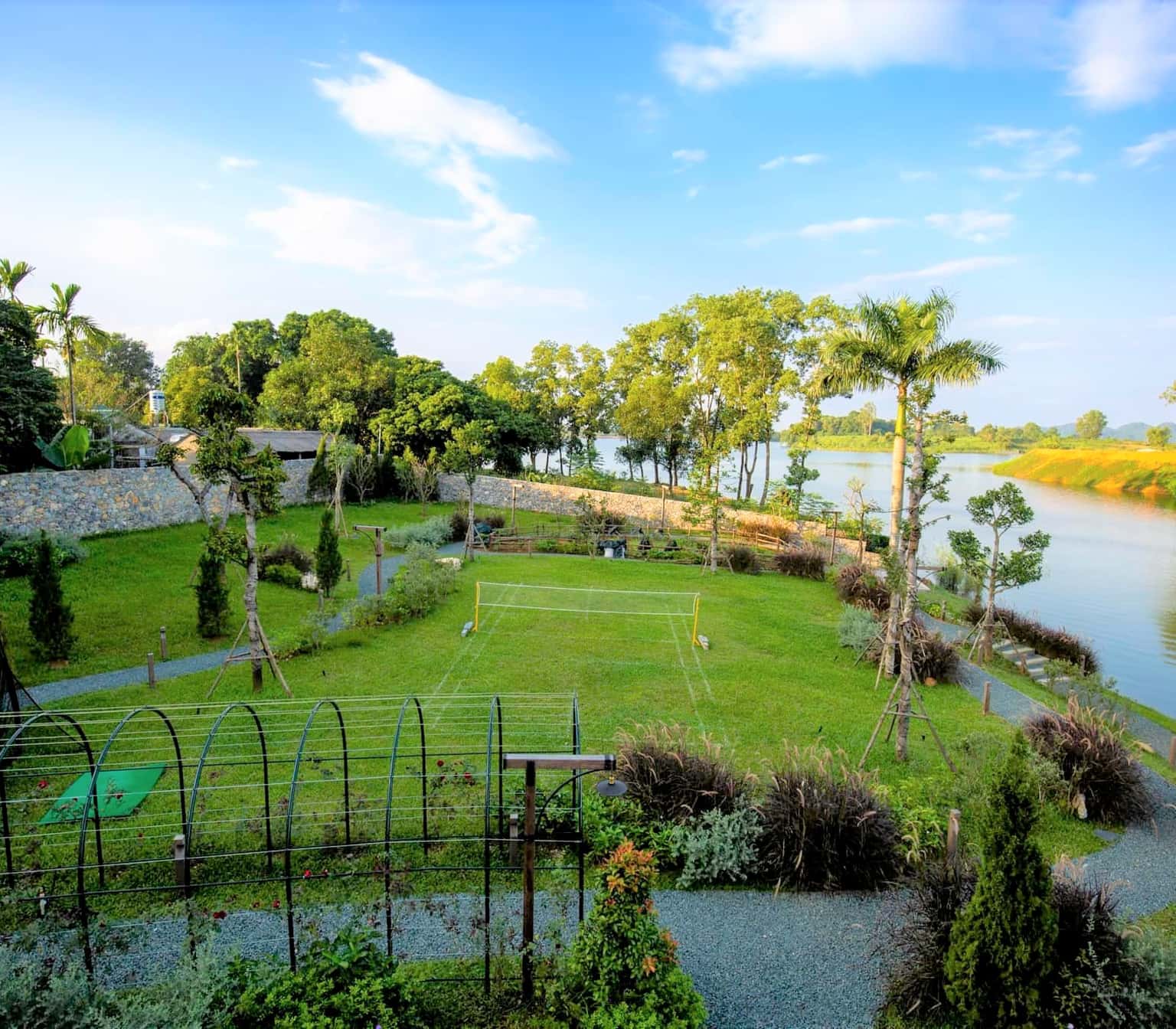 The Candy Retreat, Hoà Bình