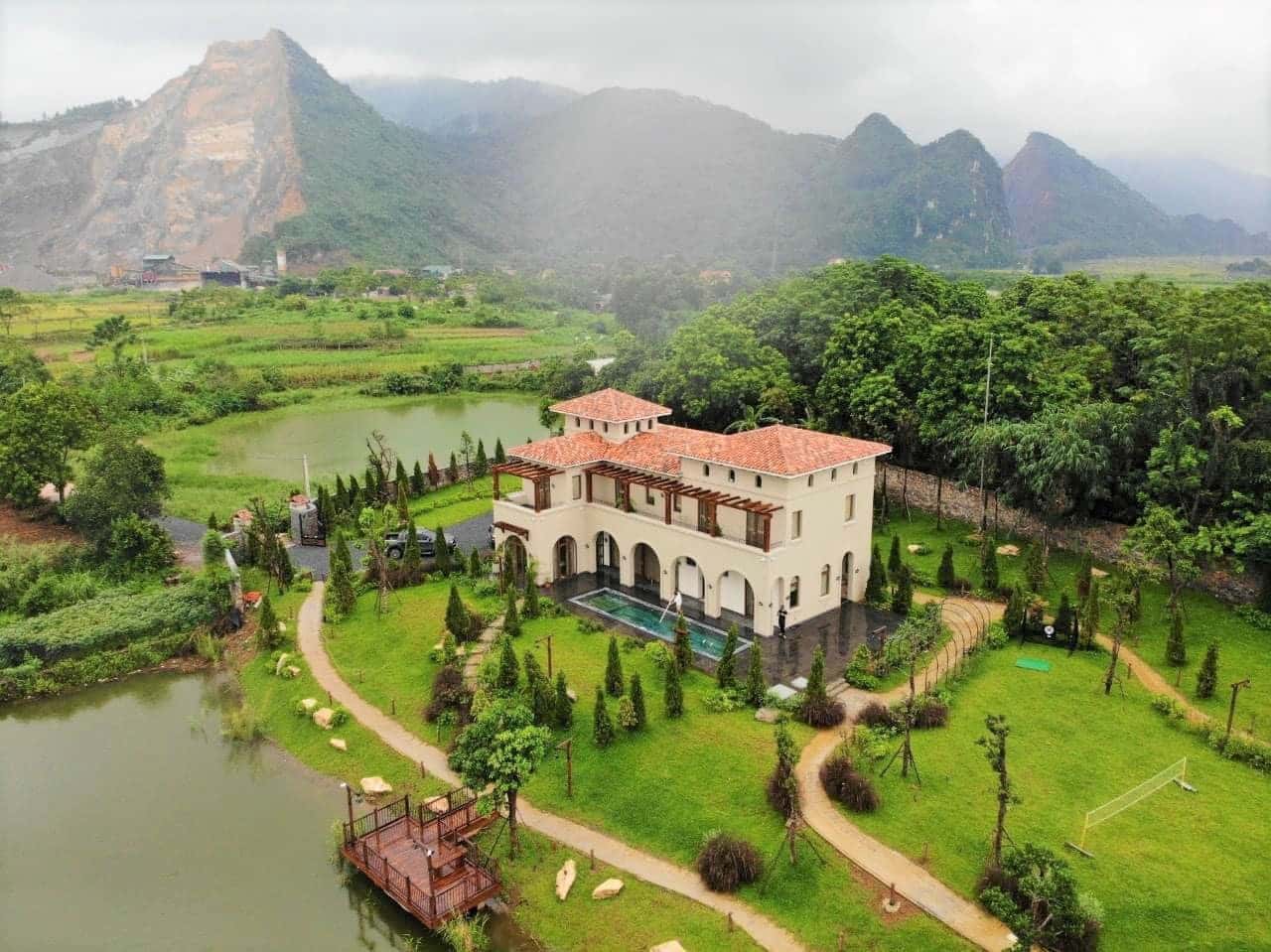 The Candy Retreat, Hoà Bình