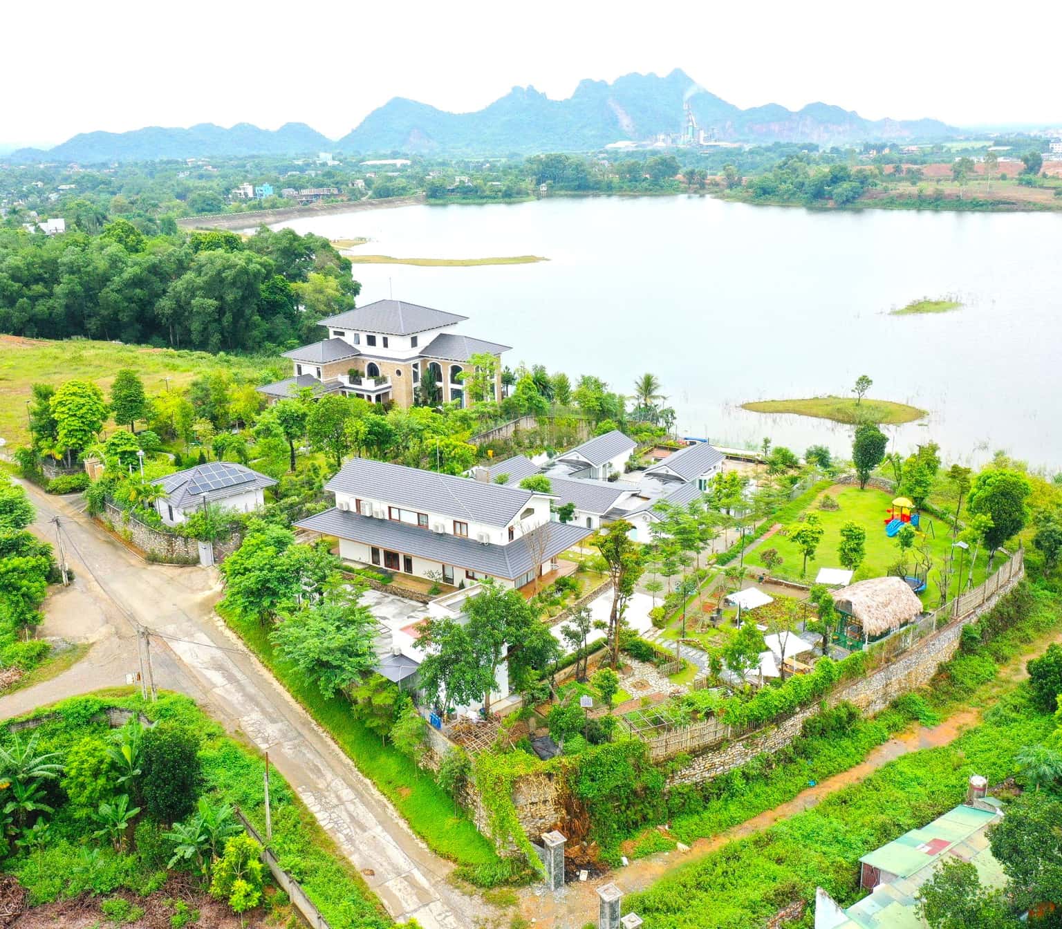 Flowers Villa (Đồng Chanh Lake Ville), Hoà Bình