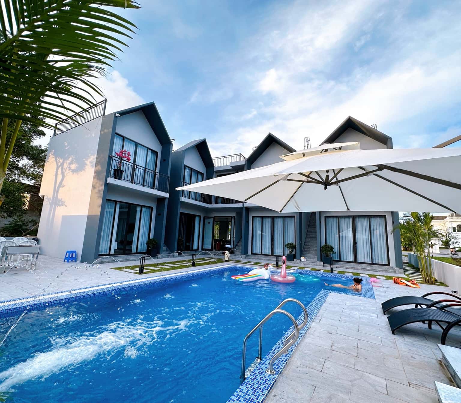 Sunset Lodge Villa - Tuần Châu, Hạ Long