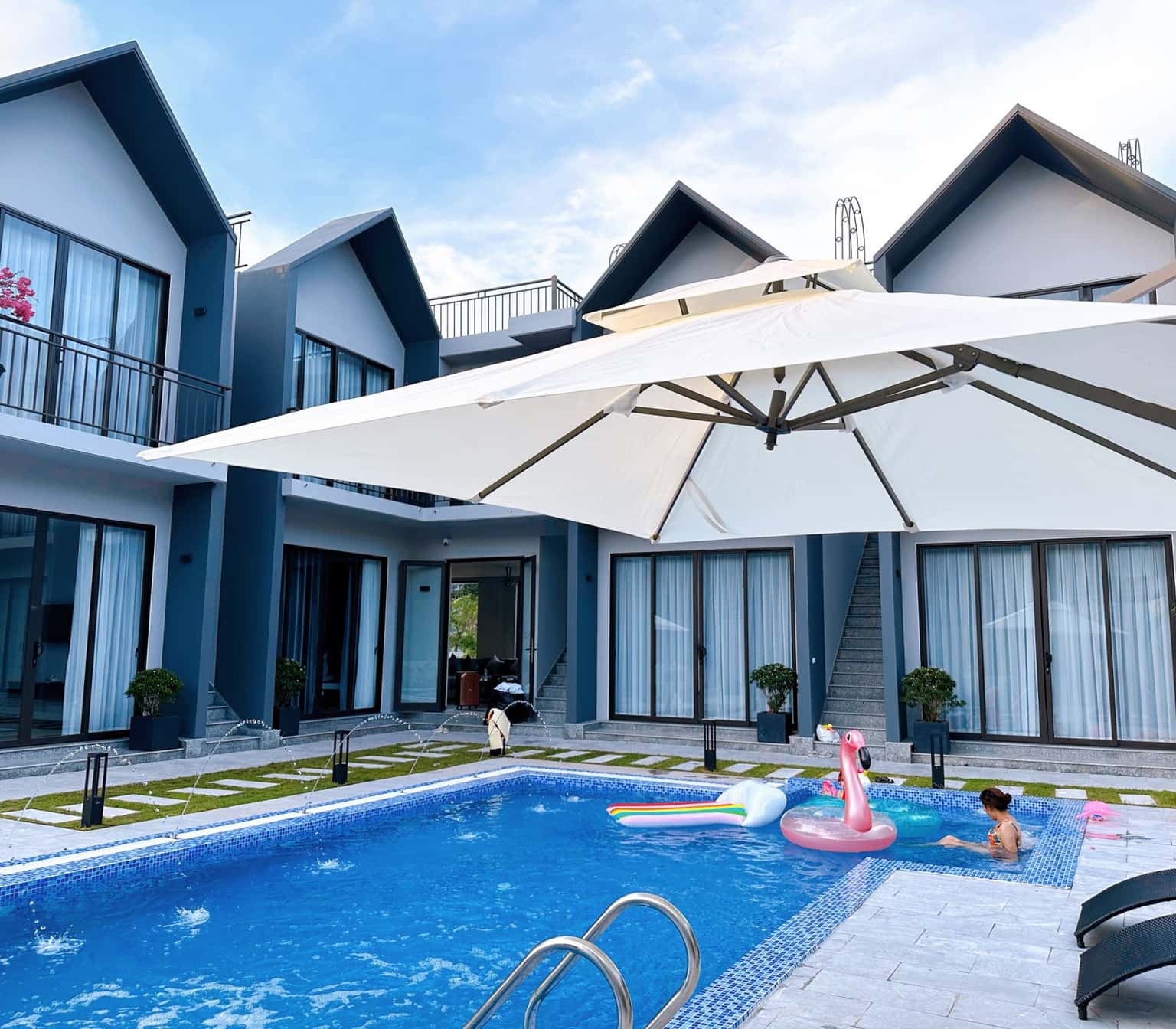 Sunset Lodge Villa - Tuần Châu, Hạ Long