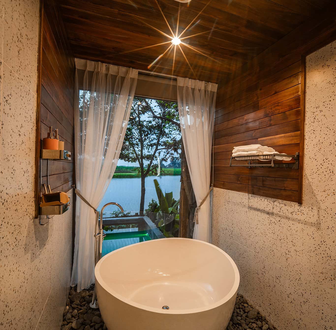 Lakeview 01 (Một Homestay) tại Hồ Cầu Đá, Sóc Sơn