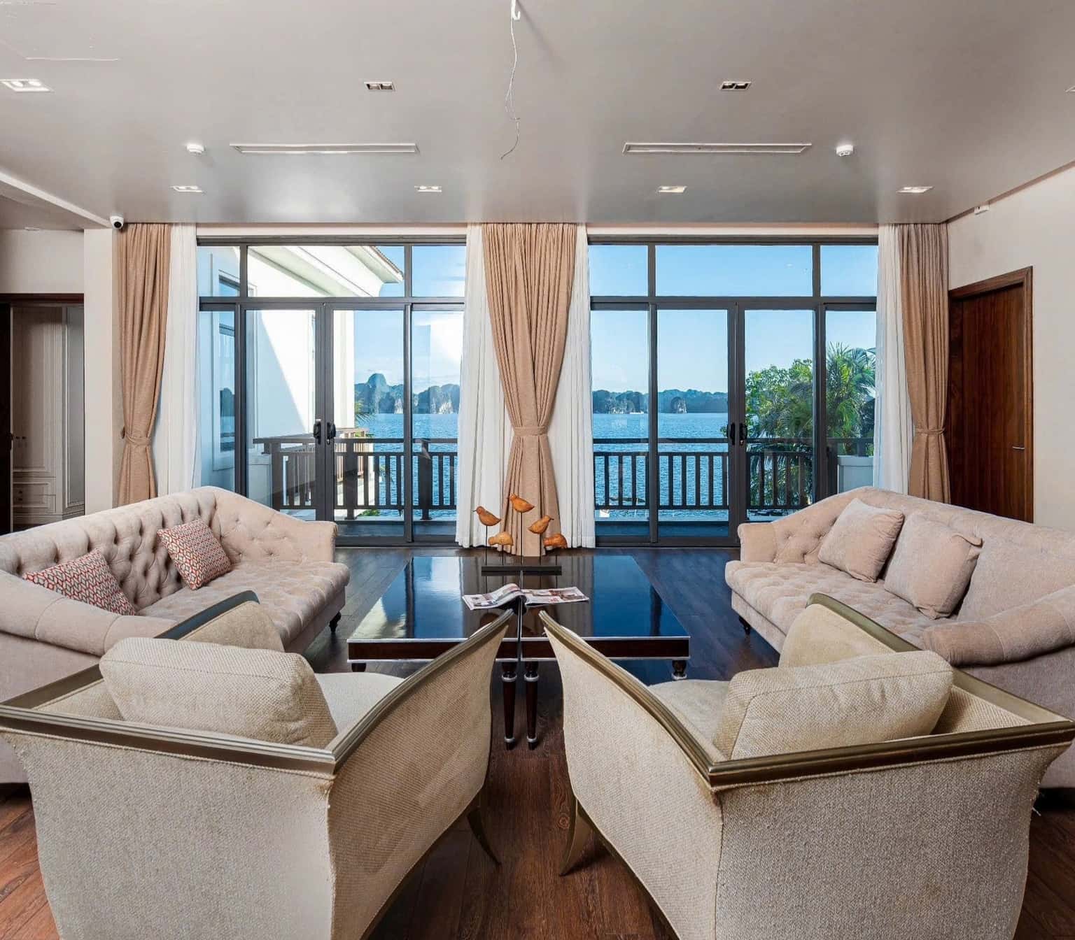 The One Villa, Tuần Châu Hạ Long
