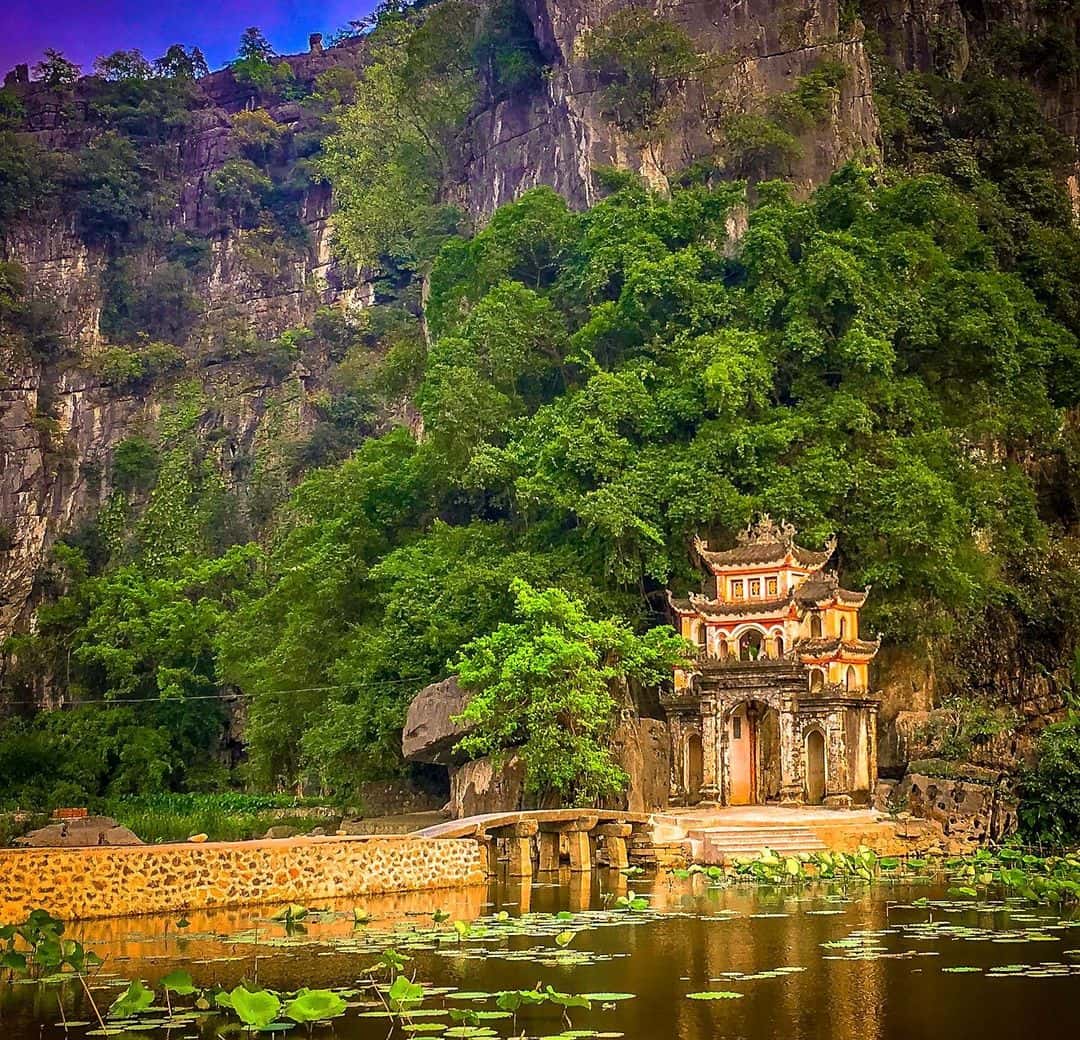 justfly chua bich dong ninh binh