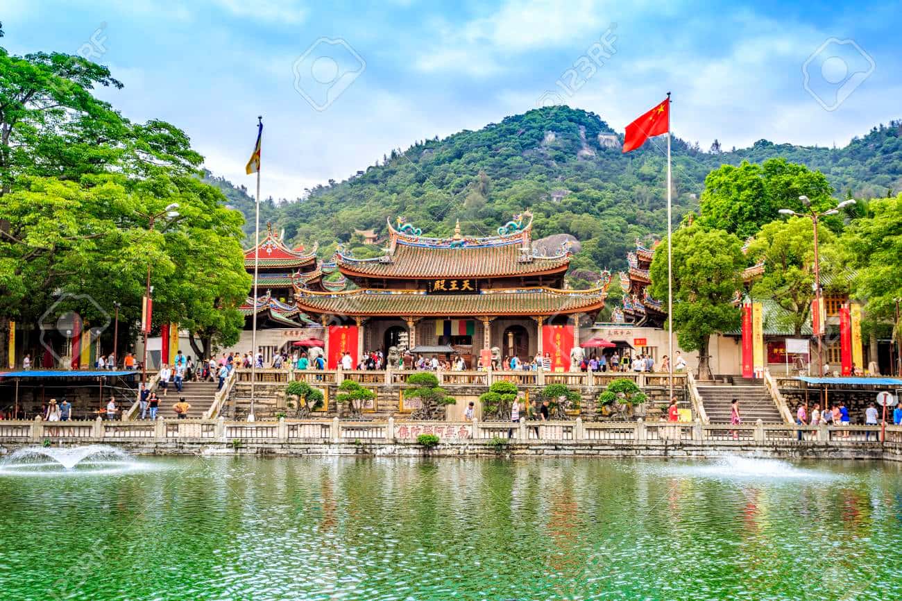 Đền Nam Phổ Đà (South Putuo) được coi là một trong những nơi du lịch nhất định phải đến ở Hạ Môn.