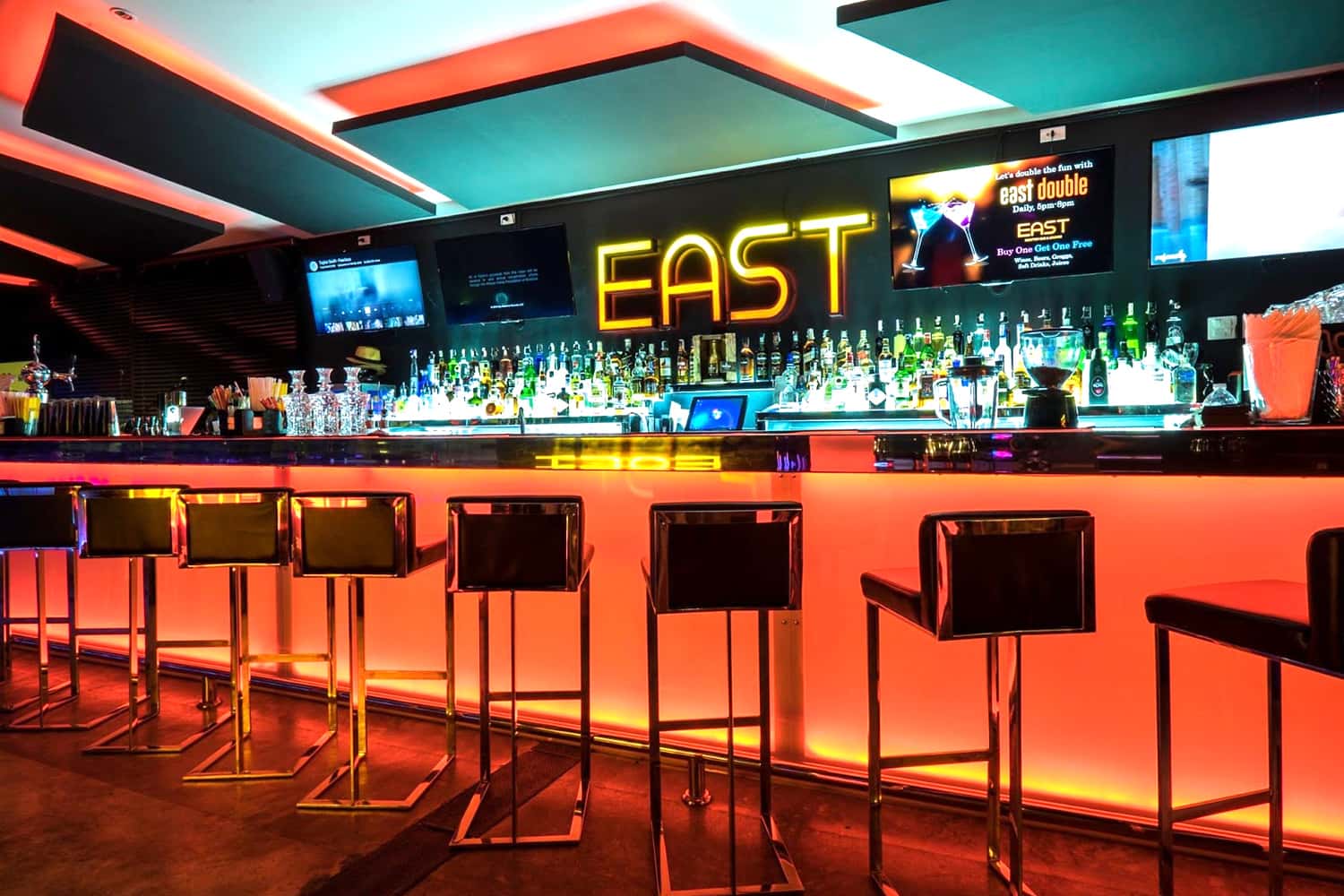 East Rooftop Bar ở G Hua Hin Resort