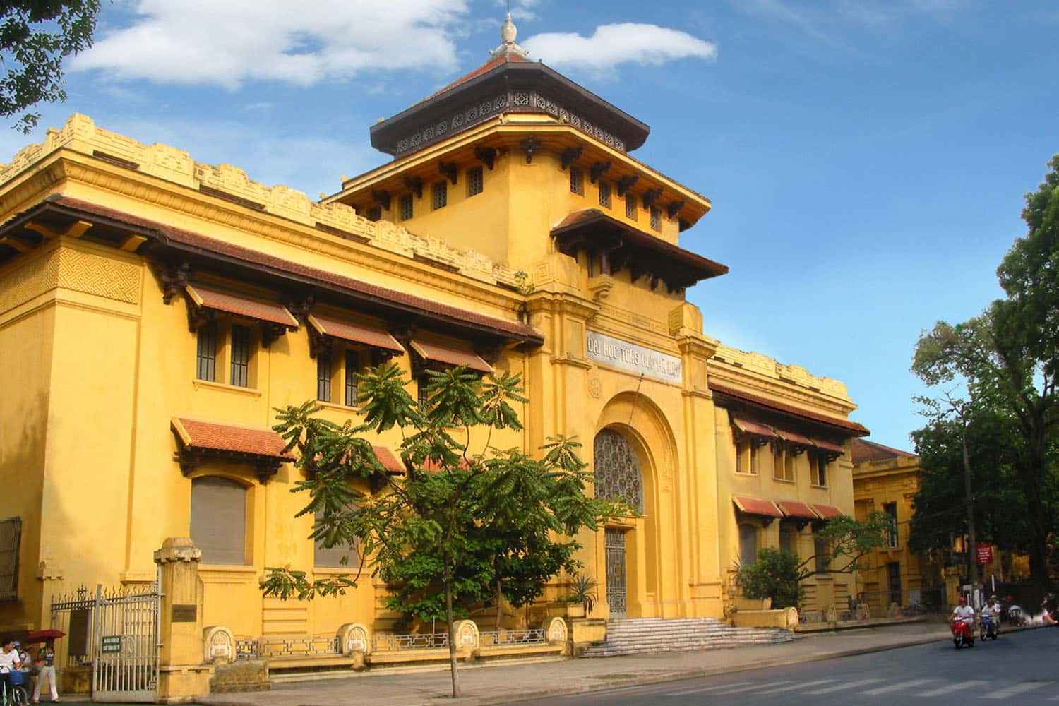 Tòa nhà Đại học Tổng hợp cũ