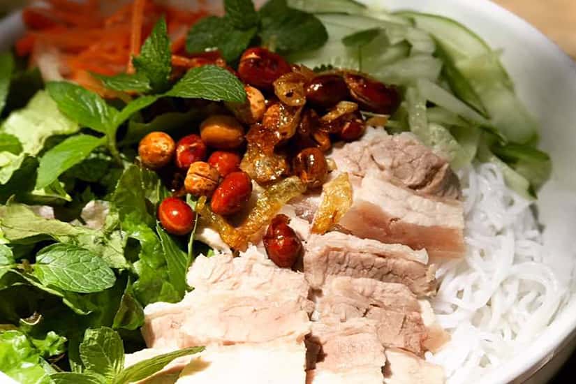 Không ai đến Đà Nẵng mà không thưởng thức bún mắm