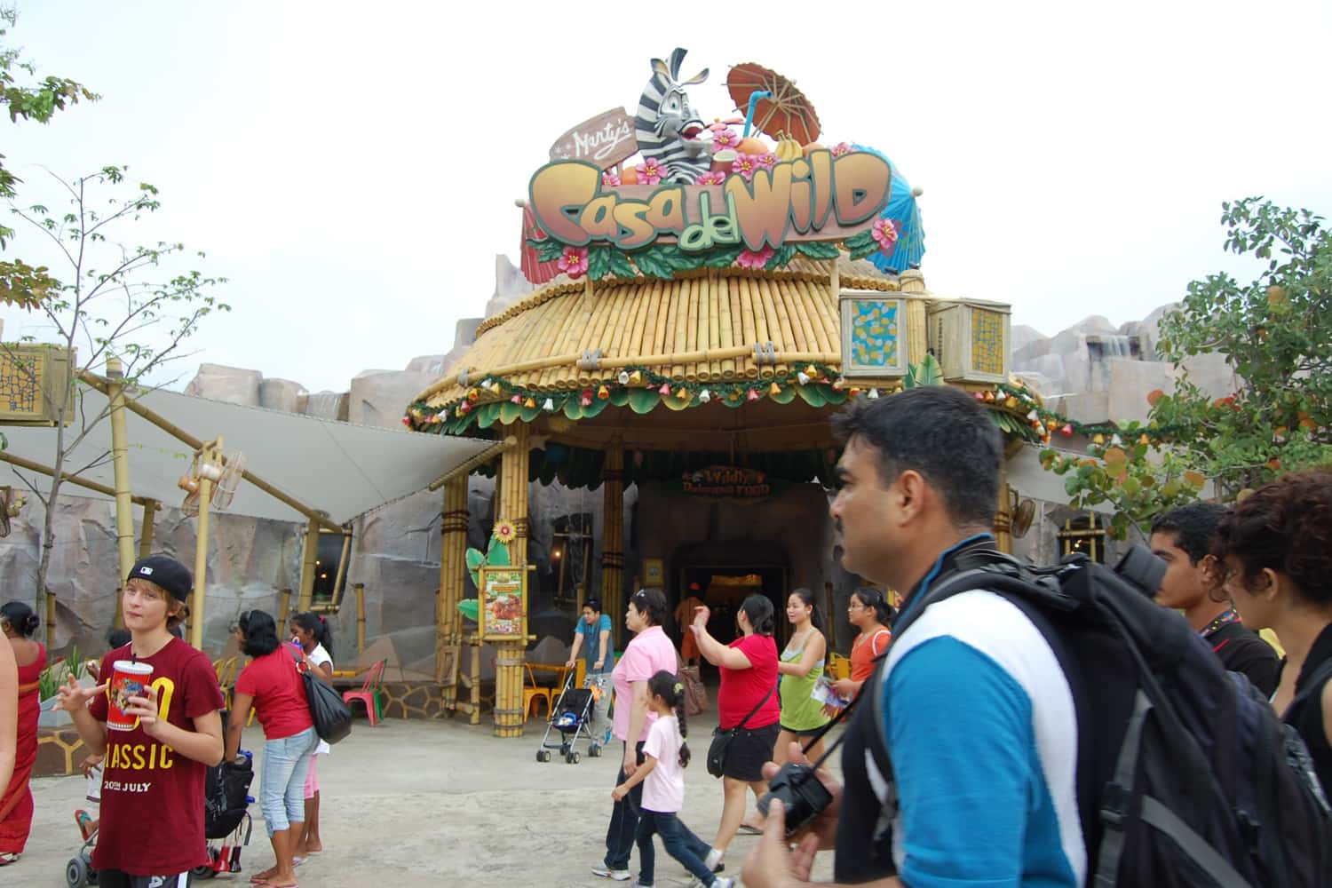 Quầy thức ăn Marty’s Casa Del Wild