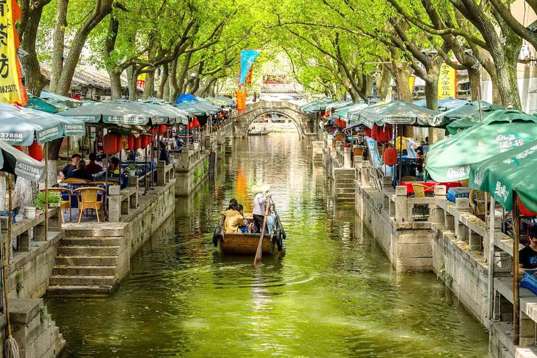 Du ngoạn bằng thuyền