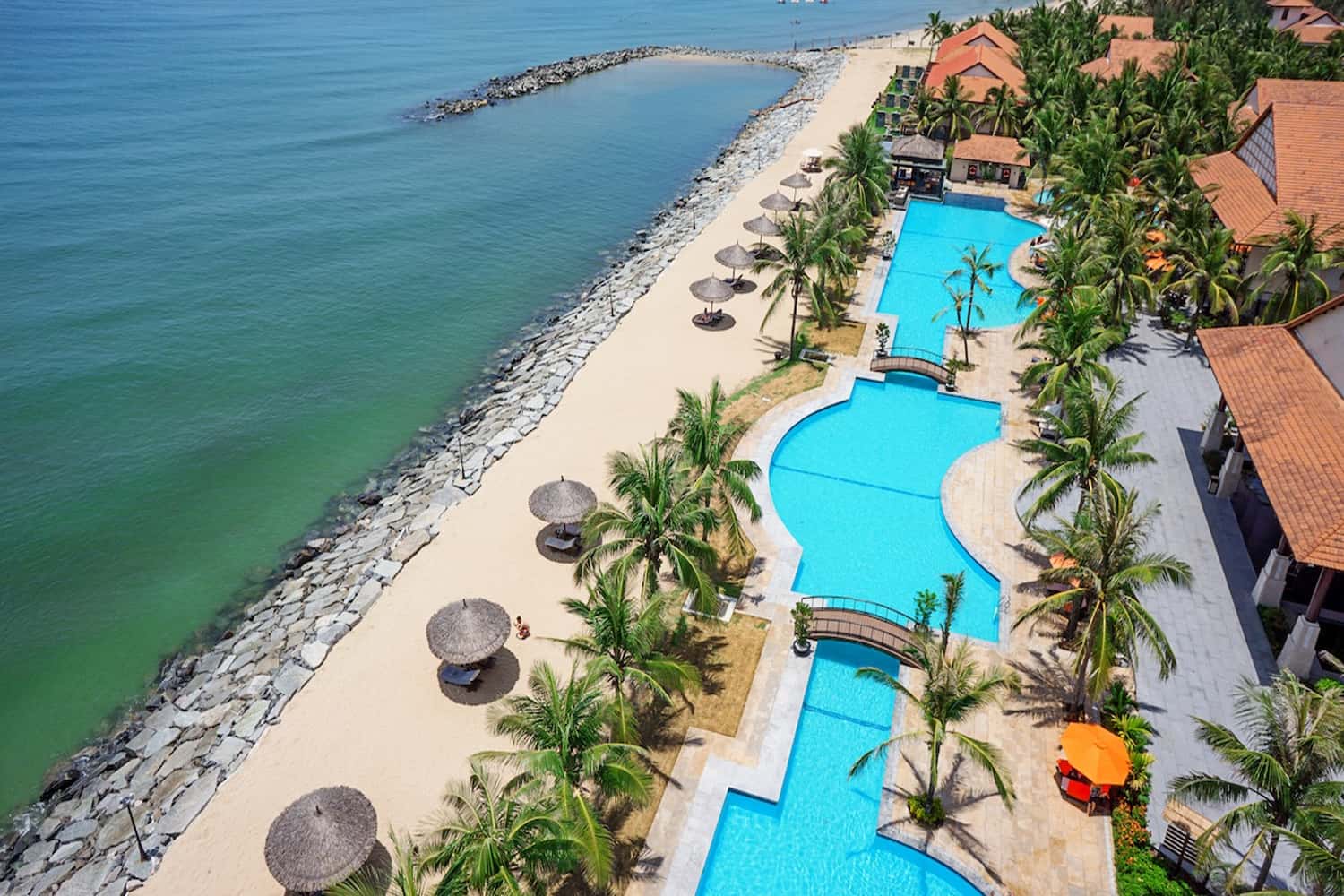Khu nghỉ dưỡng Golden Sand Hội An nằm sát biển