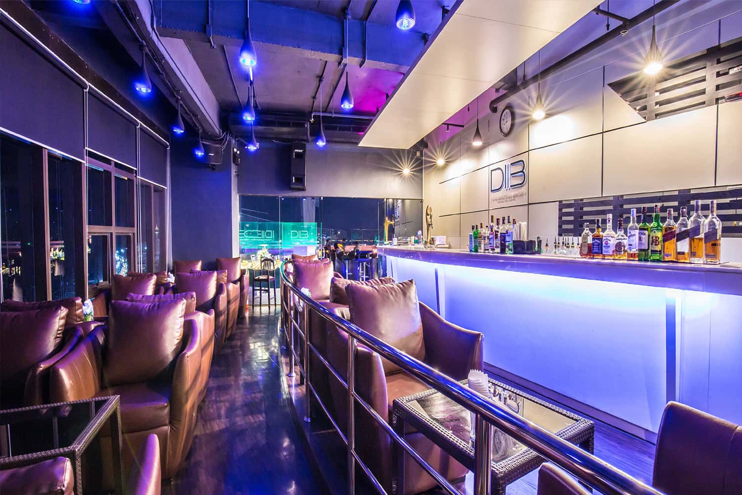 Bên trong D.I.B Sky Bar