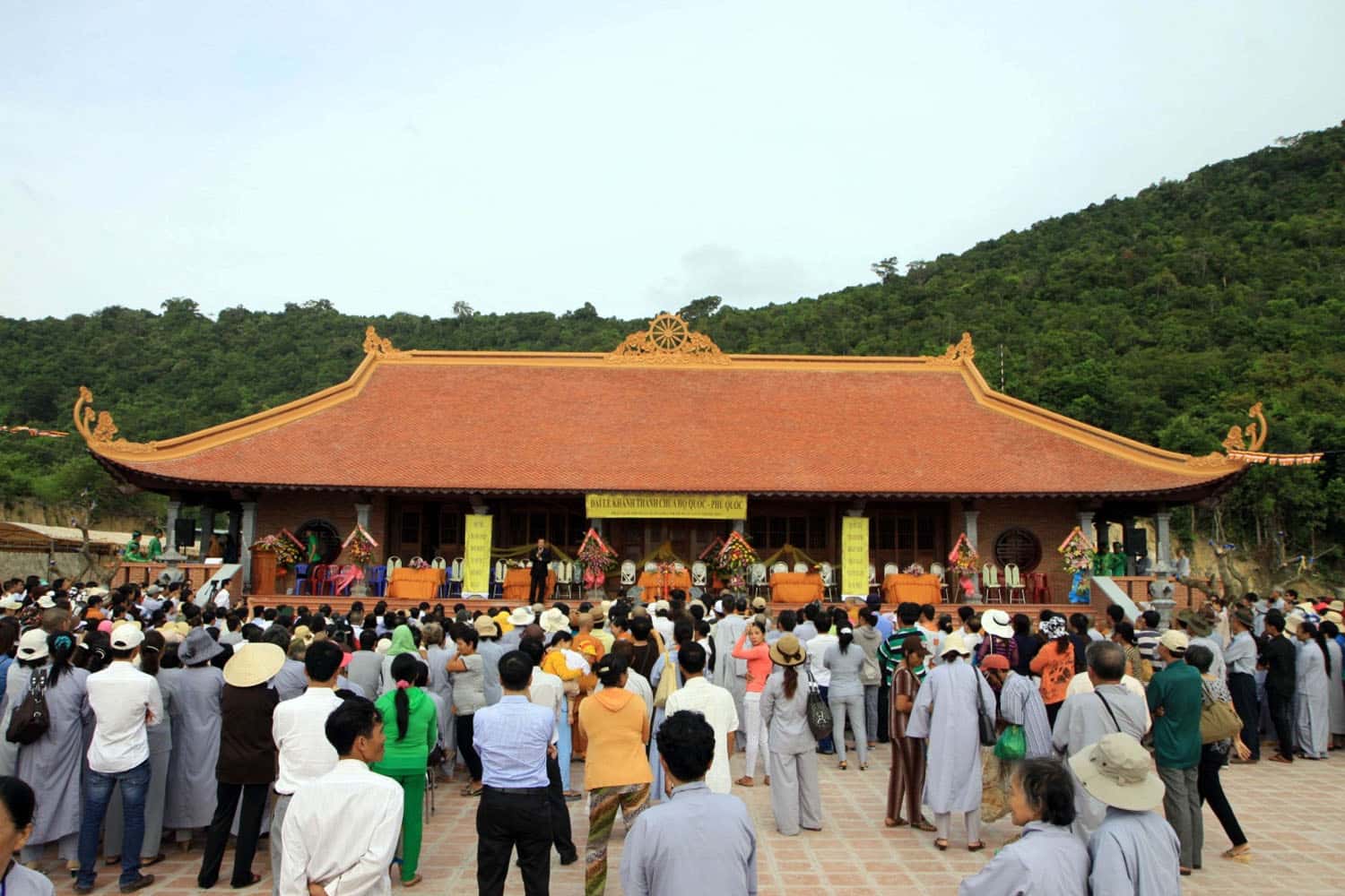 Những điều có thể làm tại chùa Hộ Quốc