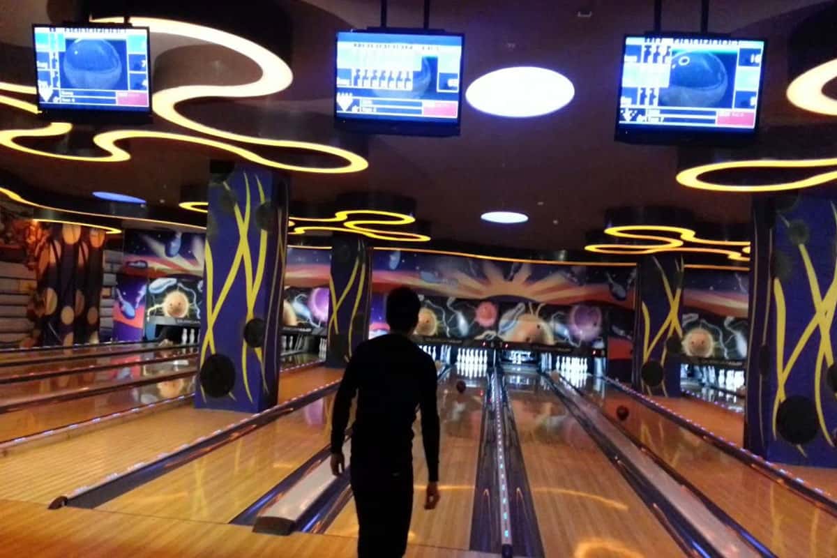 Chơi Bowling