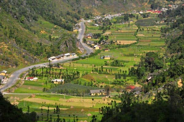 Toàn cảnh thung lũng Sủng Là