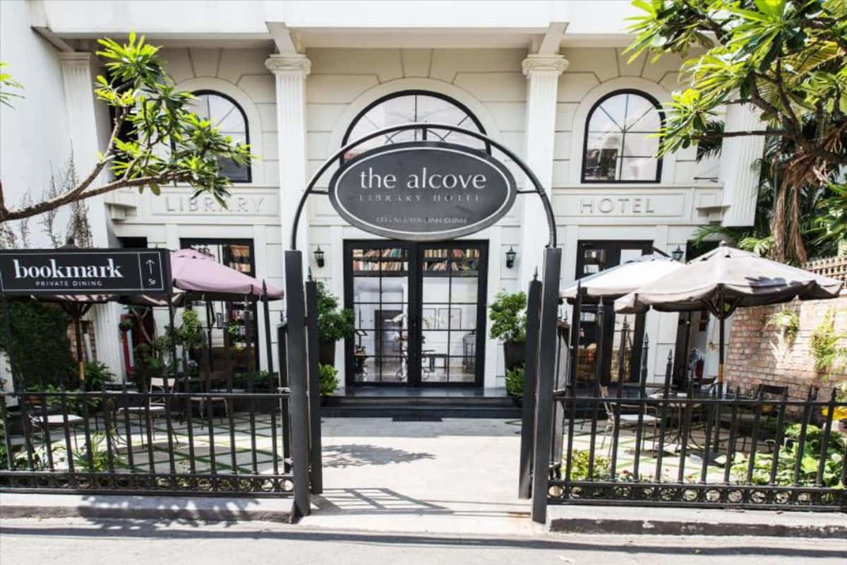 Alcove Library Hotel