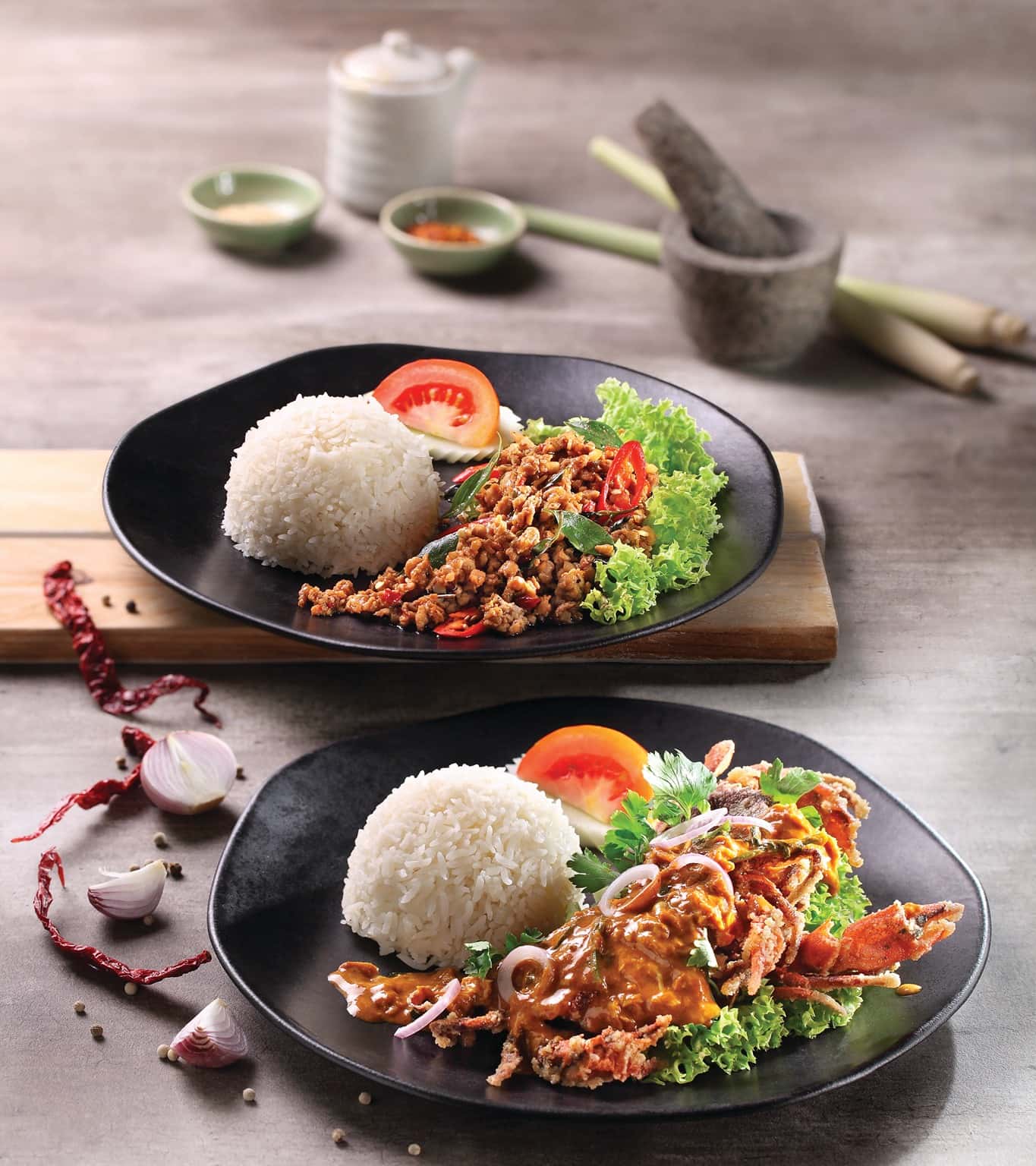 Cơm thịt gà xào lá quế