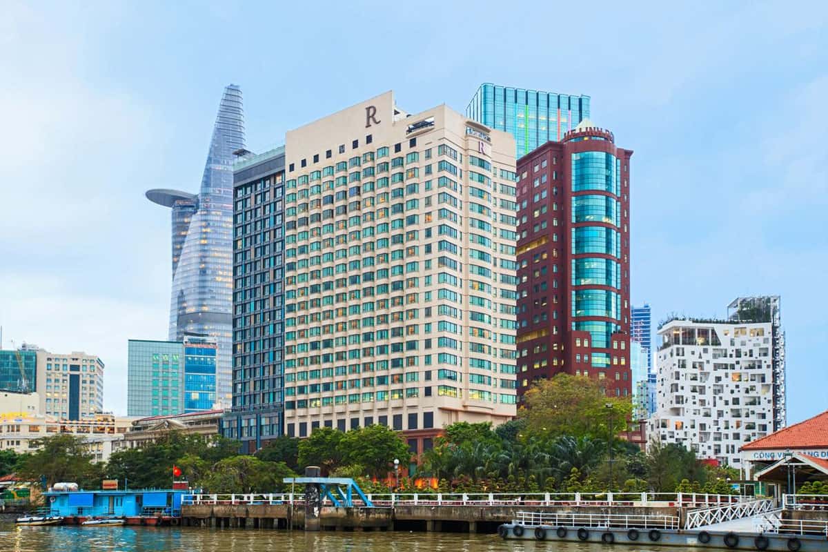 Khách sạn Renaissance Riverside
