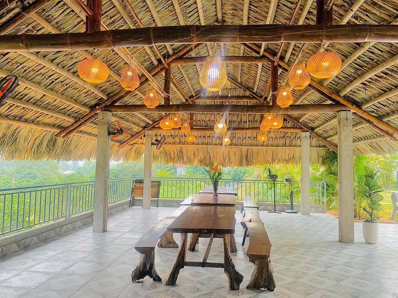 Nhà tre rất phù hợp cho cafe, tiệc BBQ