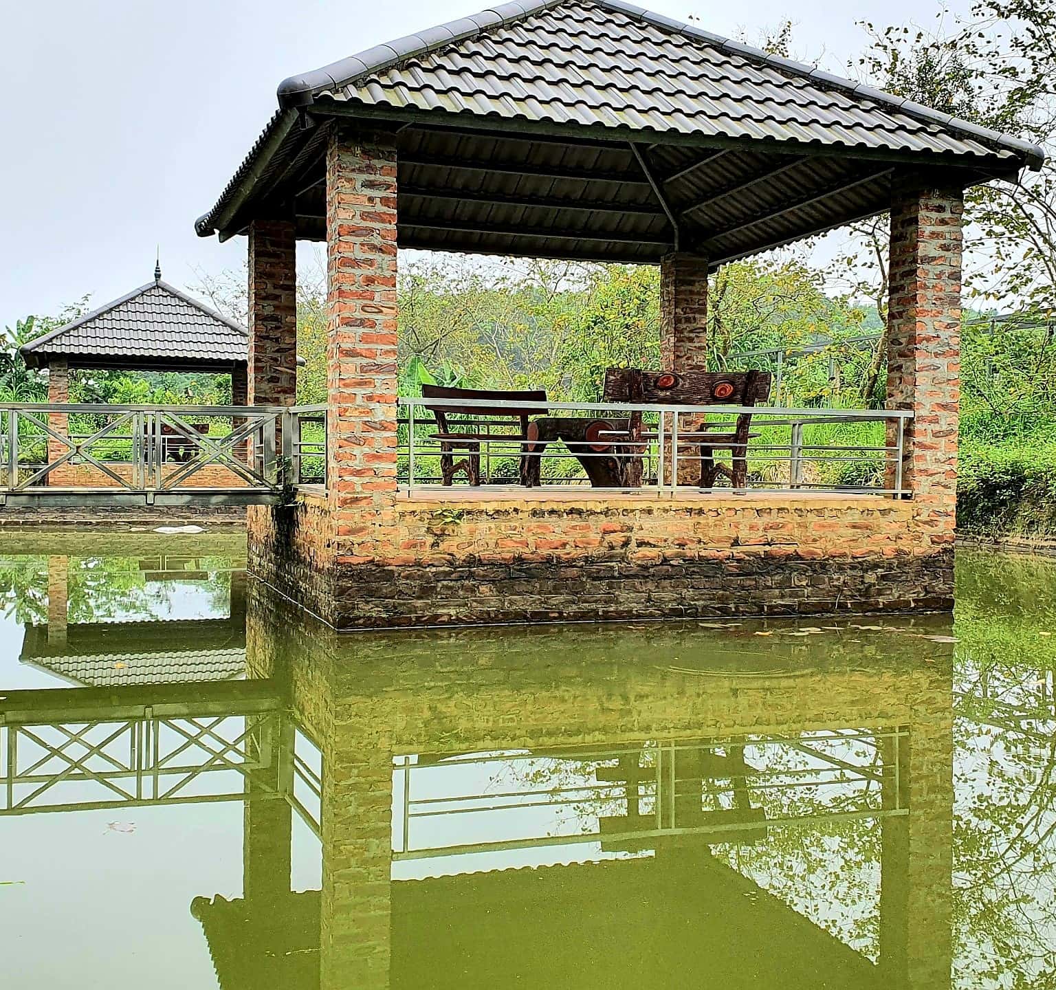 Ao câu cá và chòi thủy tạ 