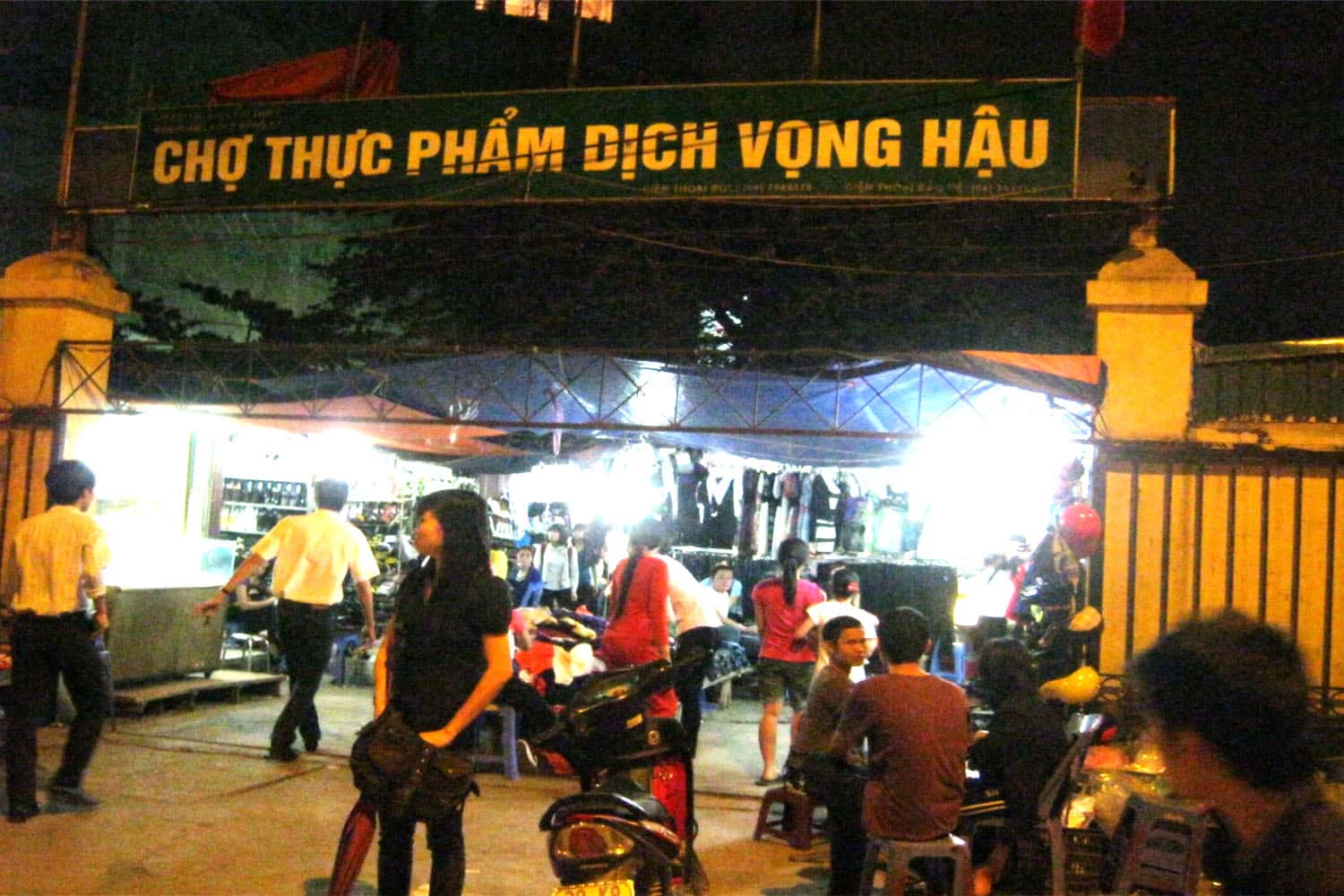      Chợ sinh viên Dịch Vọng