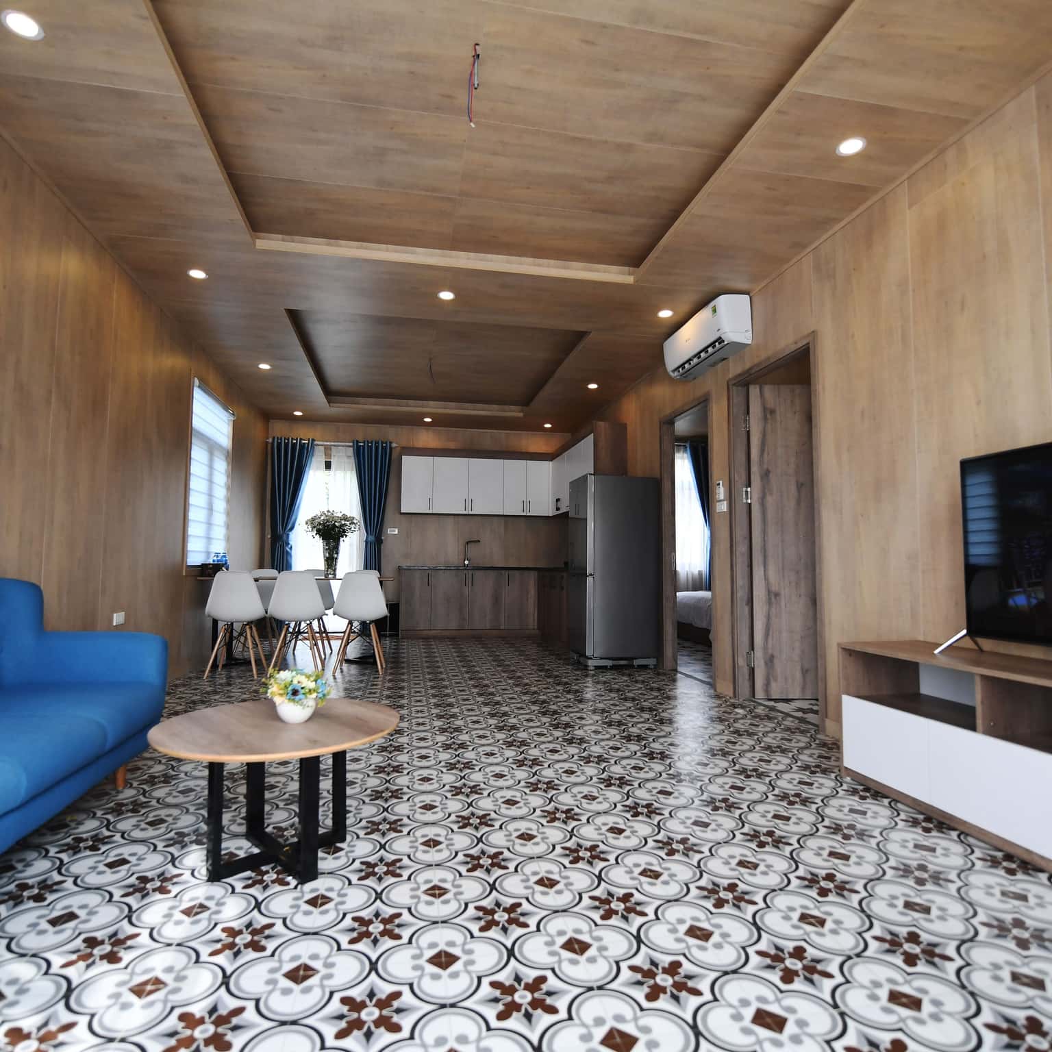 Phòng khách rộng rãi tiện nghi của Bungalow Family