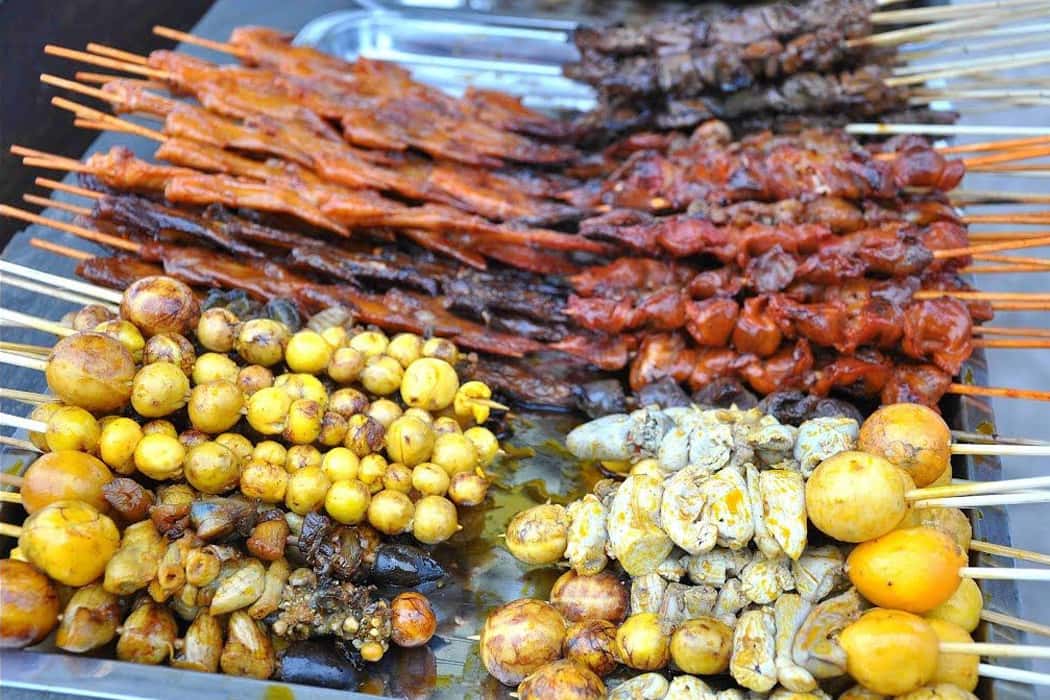 Thưởng thức ẩm thực đường phố