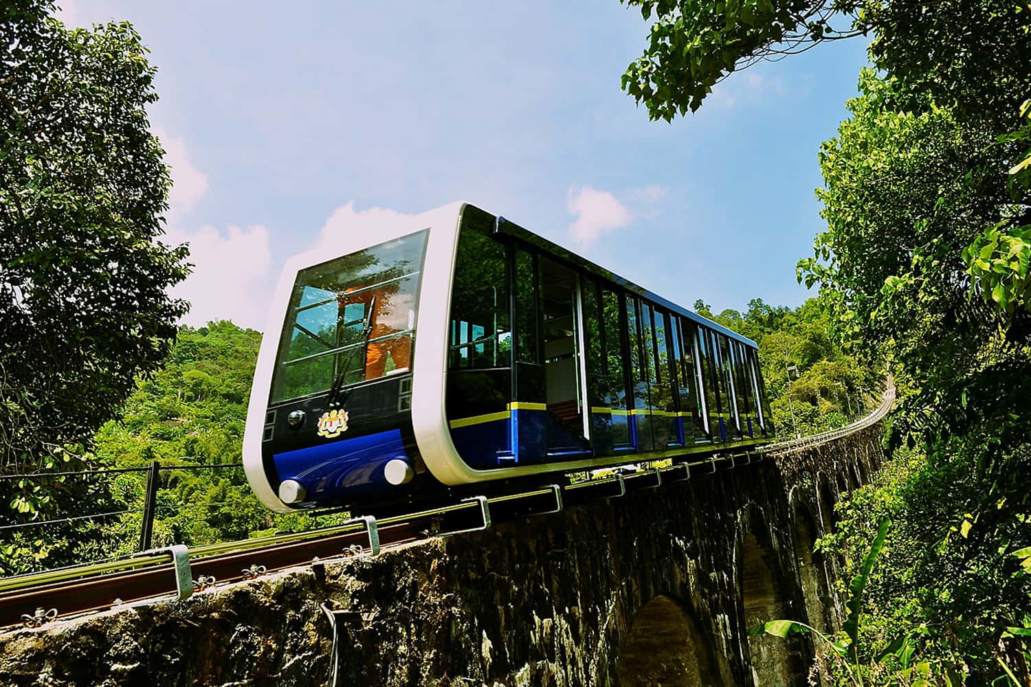 Di chuyển đến khu vực đồi Penang Hill bằng xe điện