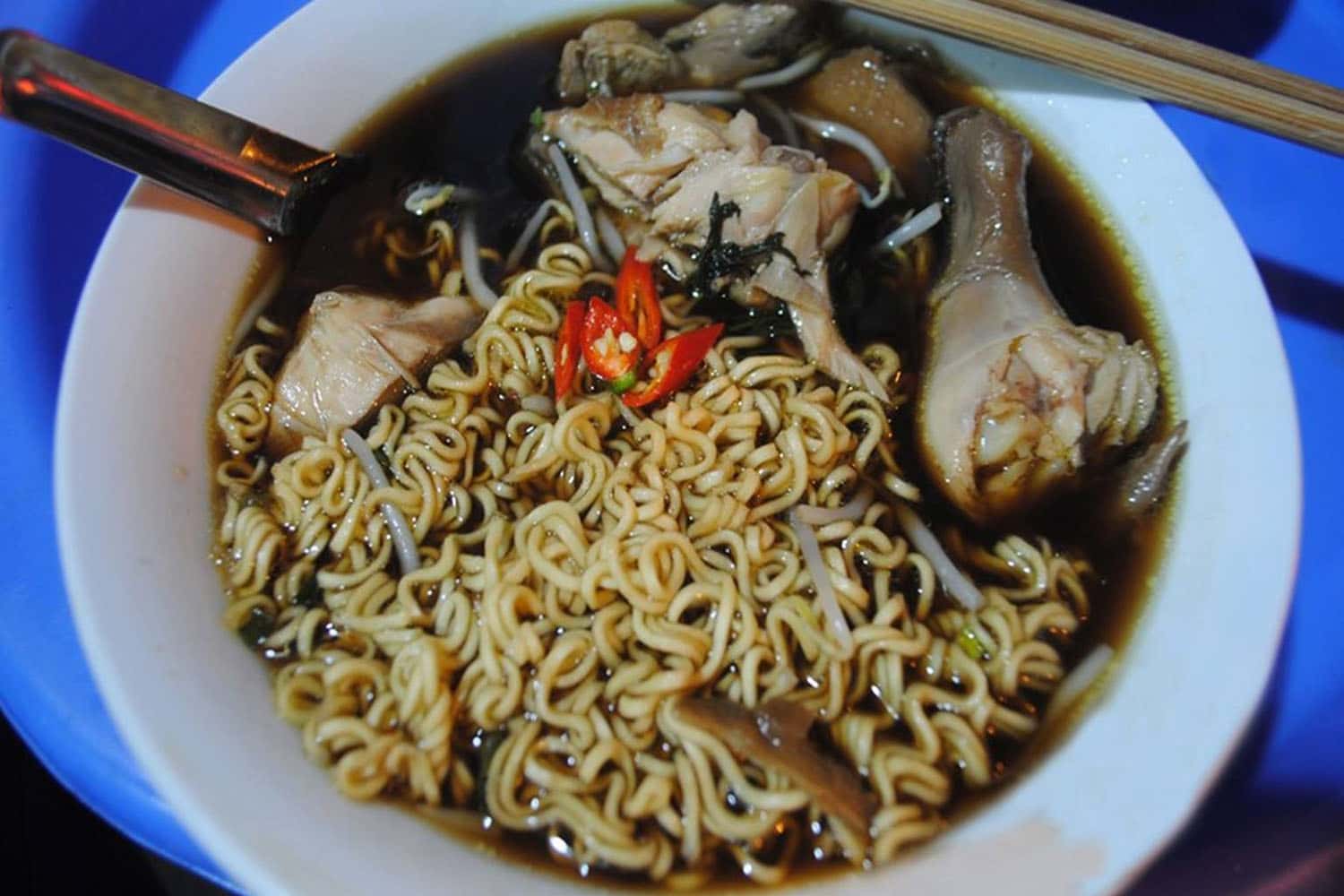 Mì gà tần Hàng Bồ