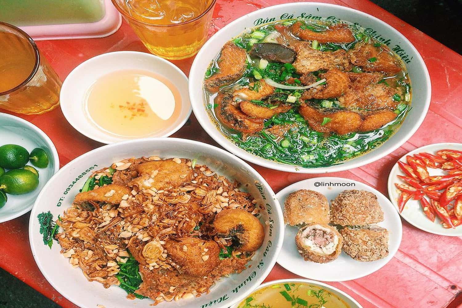Chỉ với khoảng 20.000 - 30.000 VNĐ, bạn đã có ngay một bát cá cay đầy đủ