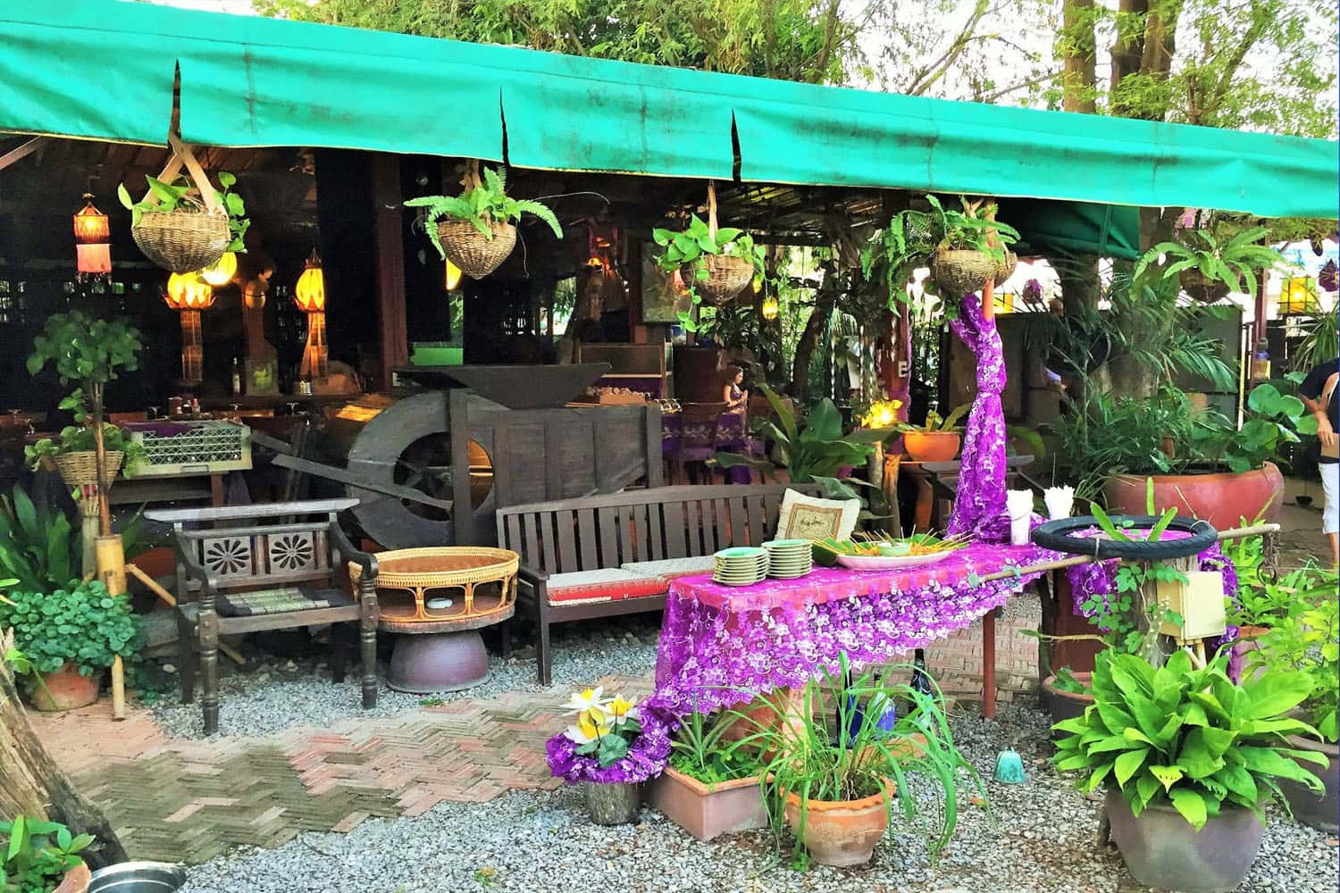 9. Hin Lek Fai Restaurant