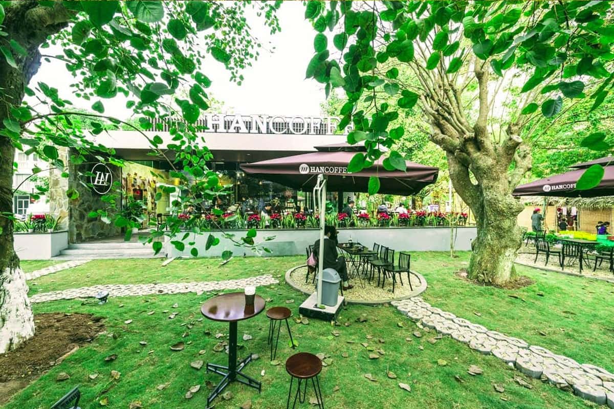Thưởng thức ẩm thực tại các nhà hàng ngay trong Ecopark