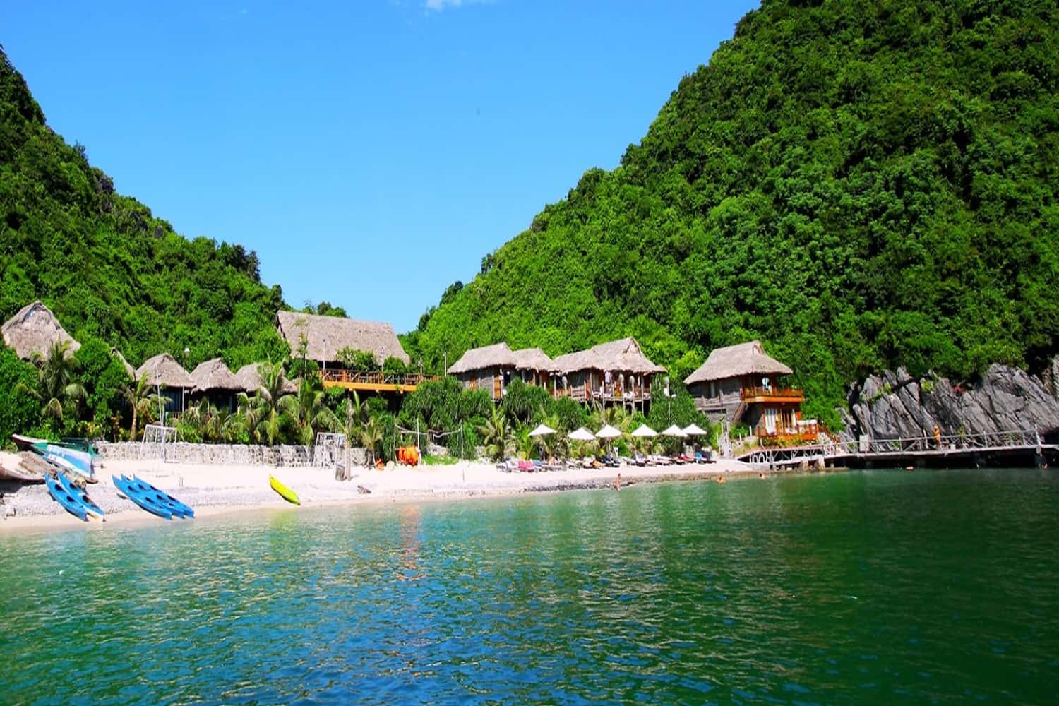Bãi tắm Cát Dứa đẹp nhất ở Đảo Khỉ