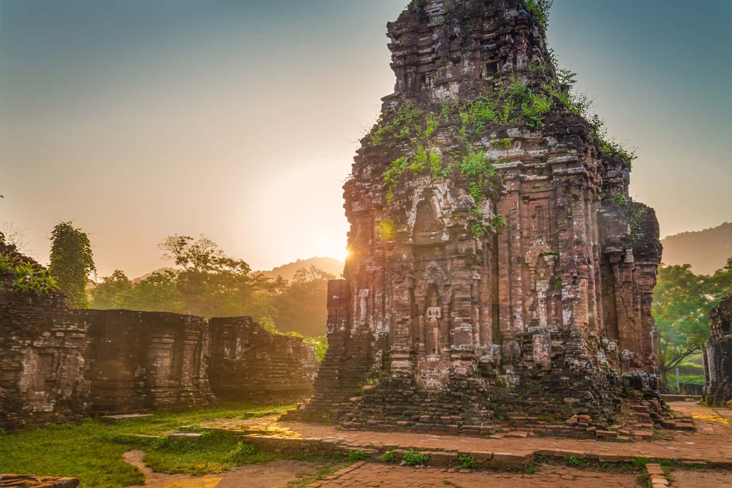 Du lịch Chu Lai du khách không thể bỏ qua Cung thánh Mỹ Sơn