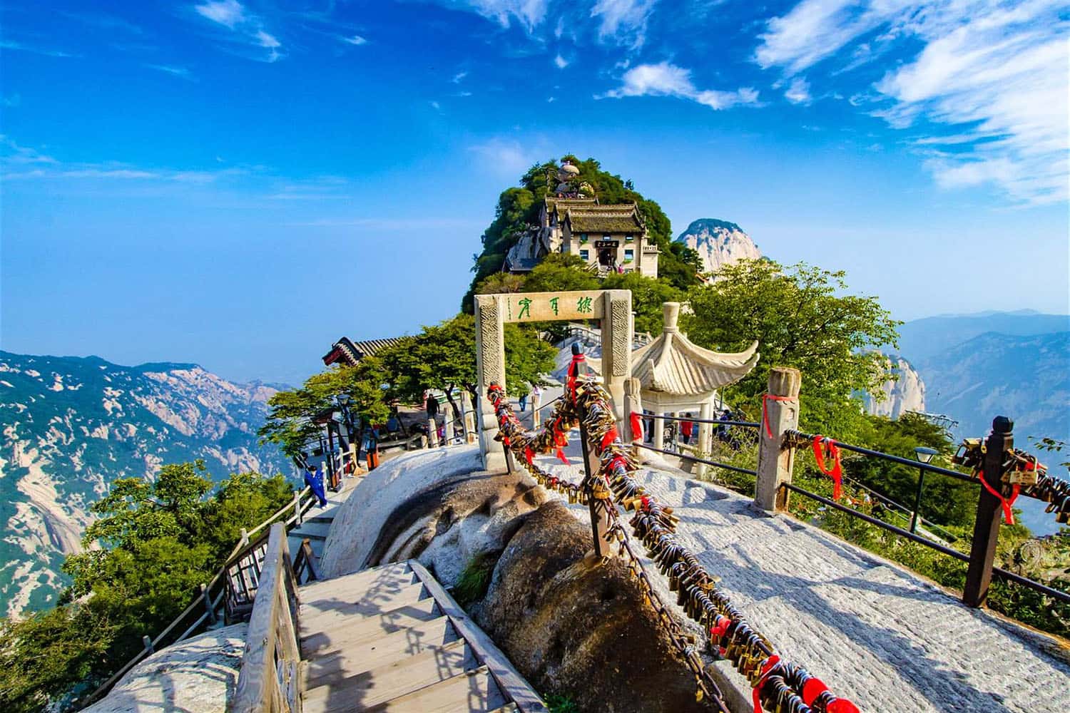 Thử thách leo núi Hoa Sơn