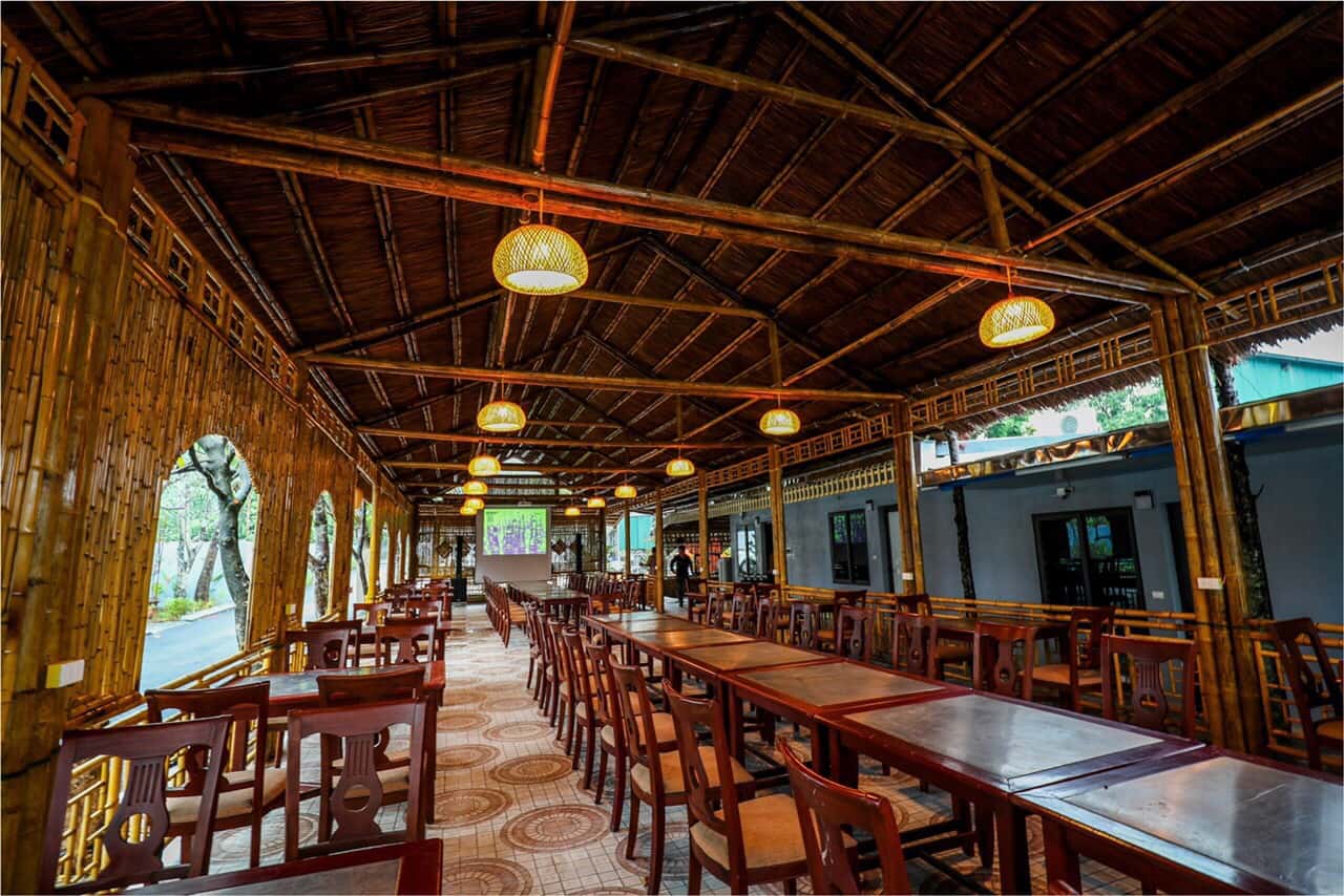 Nhà hàng với máy chiếu tại HT Garden