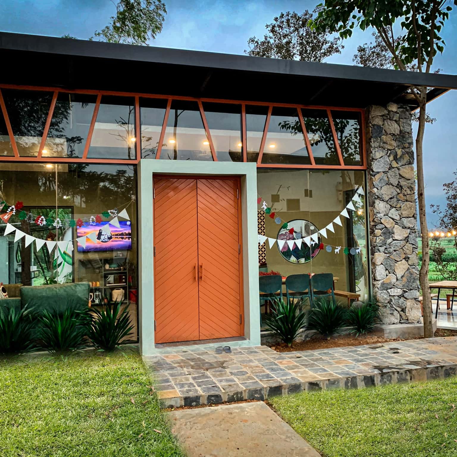 Hoya house 10 - Tìm về một mái ấm