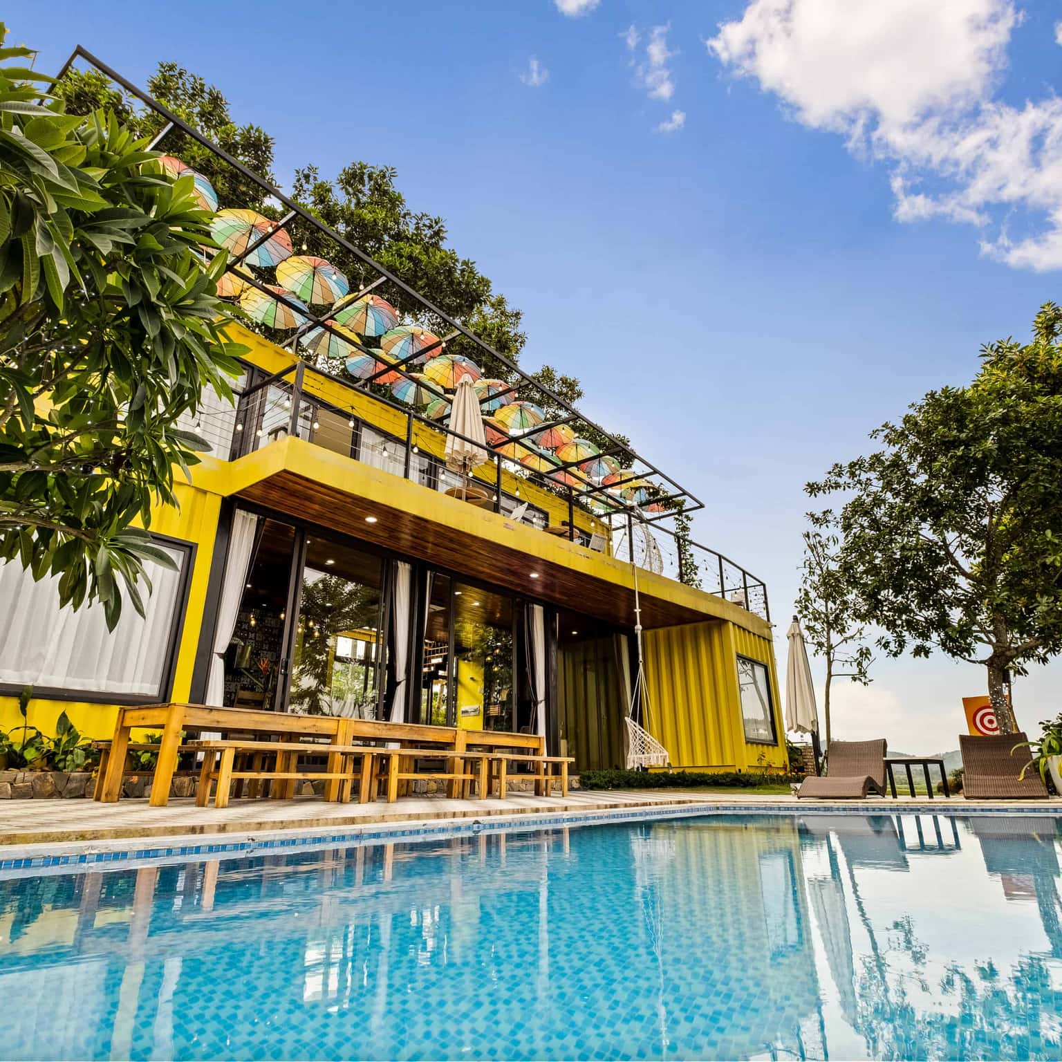 Hestia Luxury Villa - Hoa vàng giữa rừng cỏ xanh