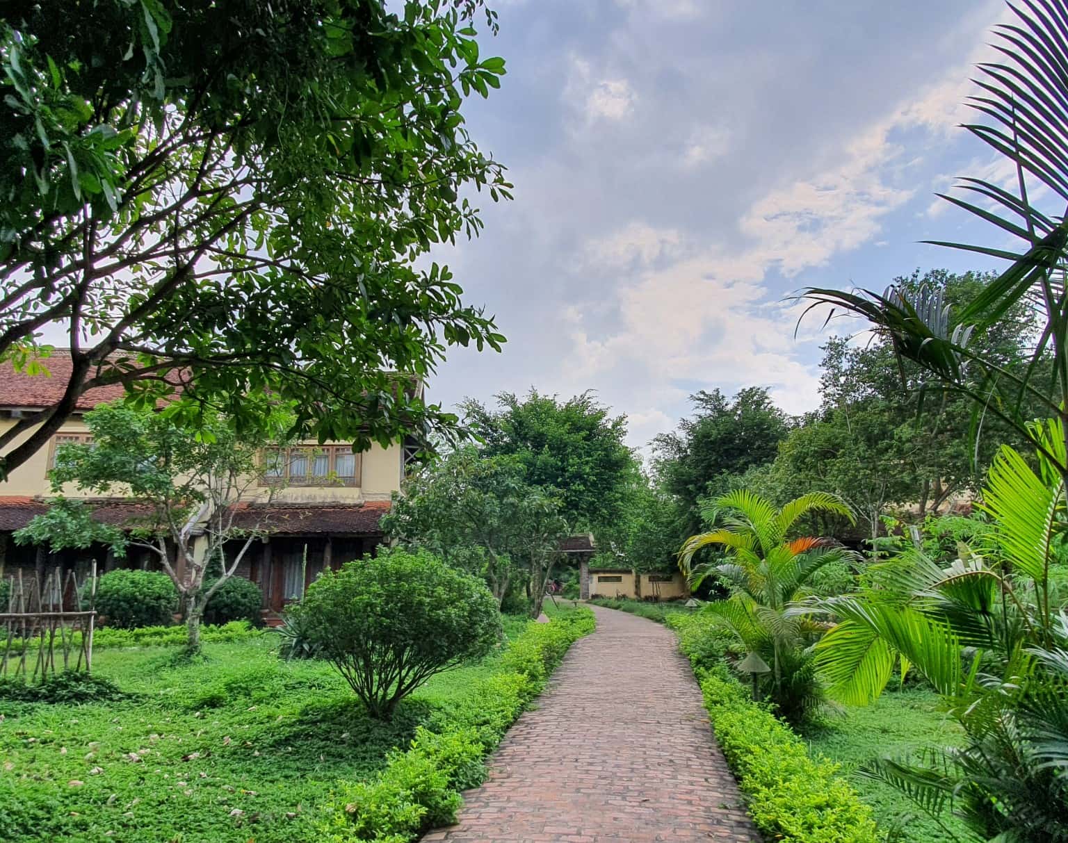 khuon vien emeralda ninh binh resort and spa  